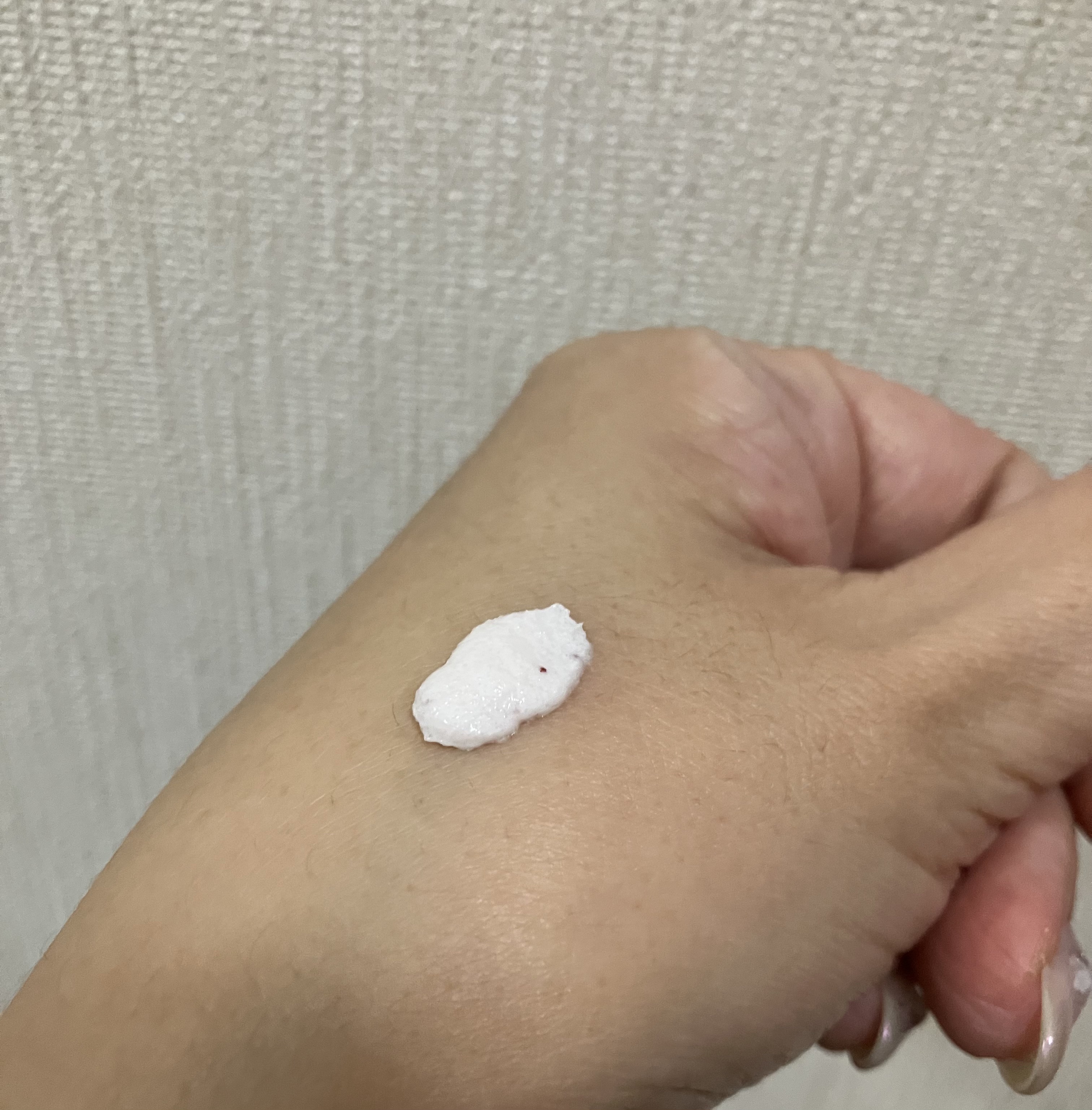 ダヴ ふわとろクリーミースクラブ ザクロ＆シアバター/ダヴ/ボディスクラブを使ったクチコミ（2枚目）