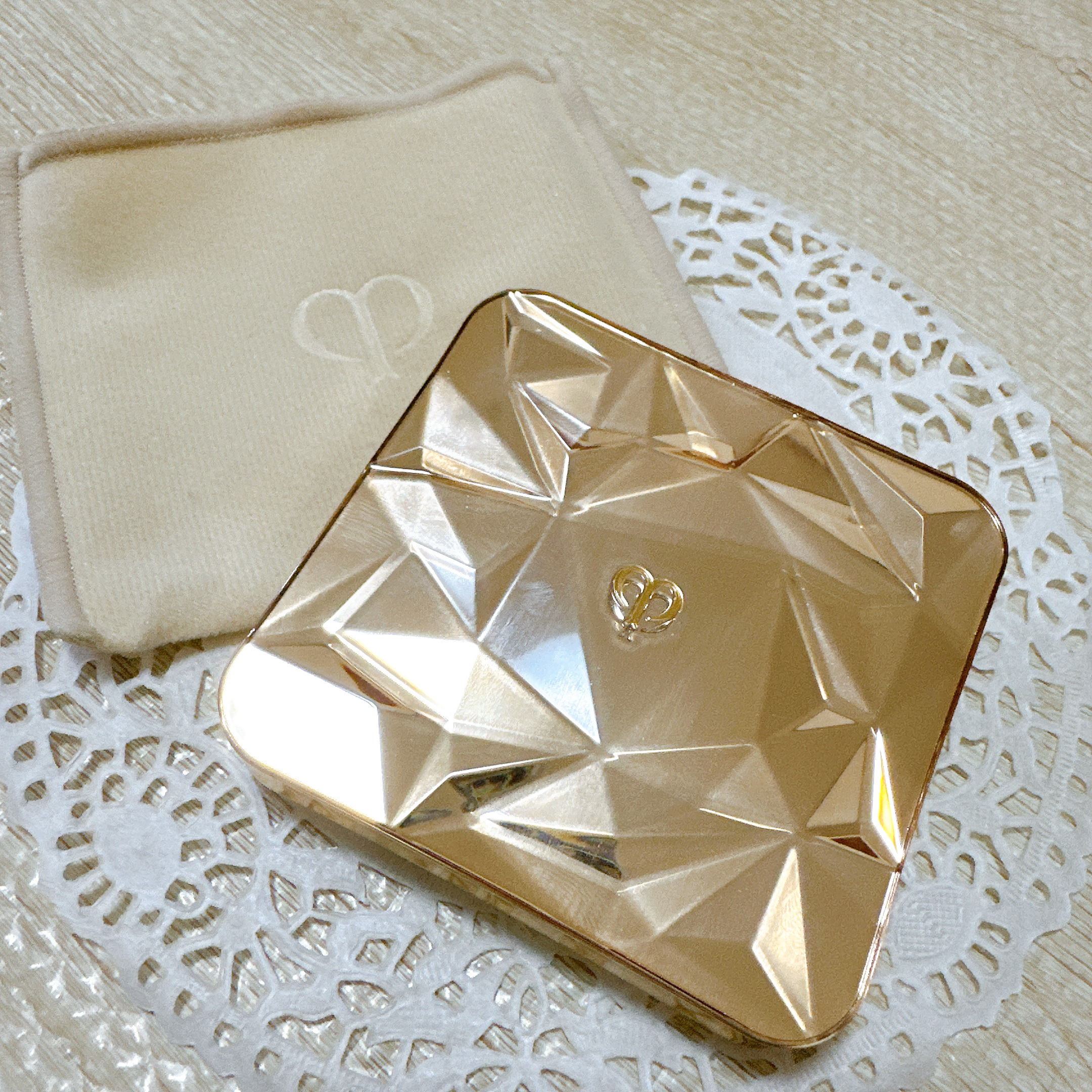 ル・レオスールデクラ /クレ・ド・ポー ボーテ/パウダーハイライトを使ったクチコミ（2枚目）