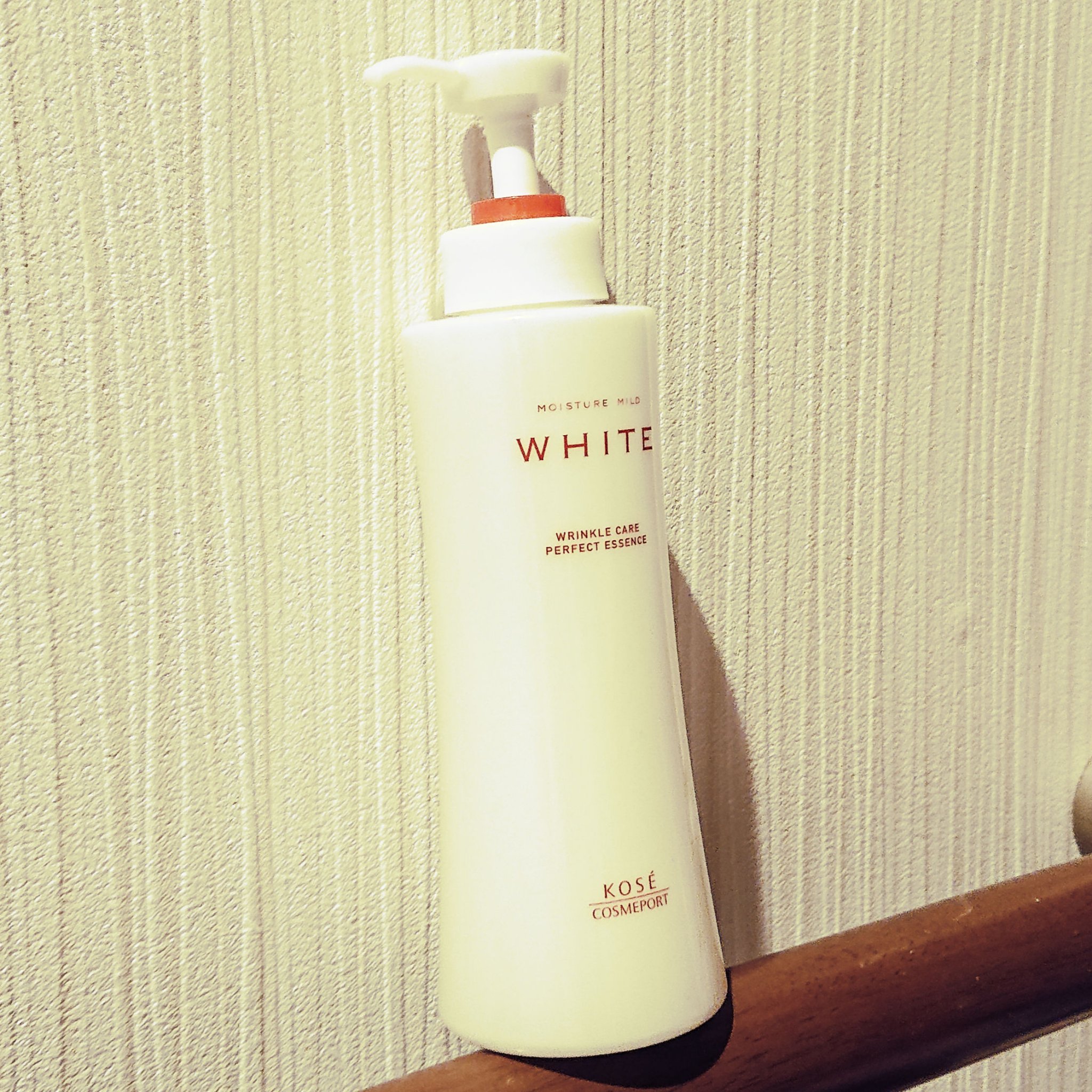 【使った商品】モイスチュアマイルドホワイトリンクルケア パーフェクトエッセンス
【商品の特徴】1品3役（化粧水＋美容液＋乳液）の薬用保湿液 しっとりコクのある、やさしい使い心地のエッセンスローションで、みずみずしく伸び広がります 有効成分「