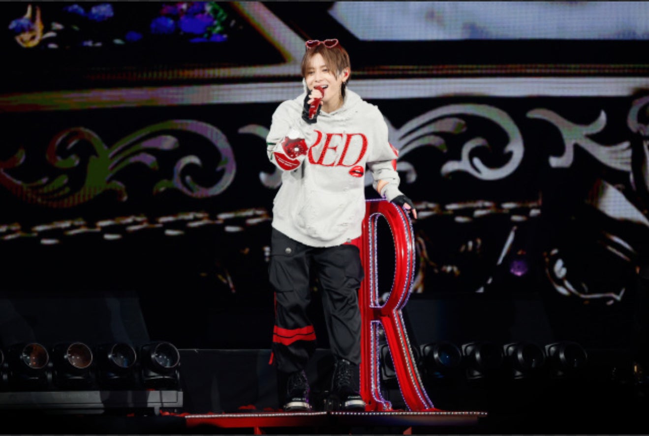 Ryouske_Yamada・RED on LIPS 「ライブ映像と、そのグッズ❣️買う木満々です❣️買おうと思ってる..」(4枚目)