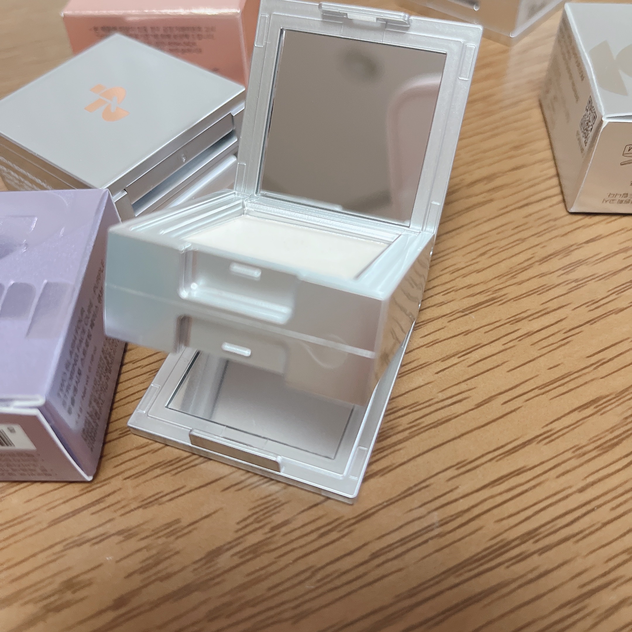 ストロビングフェイスキューブ/TWO SLASH FOUR/ハイライトを使ったクチコミ（3枚目）