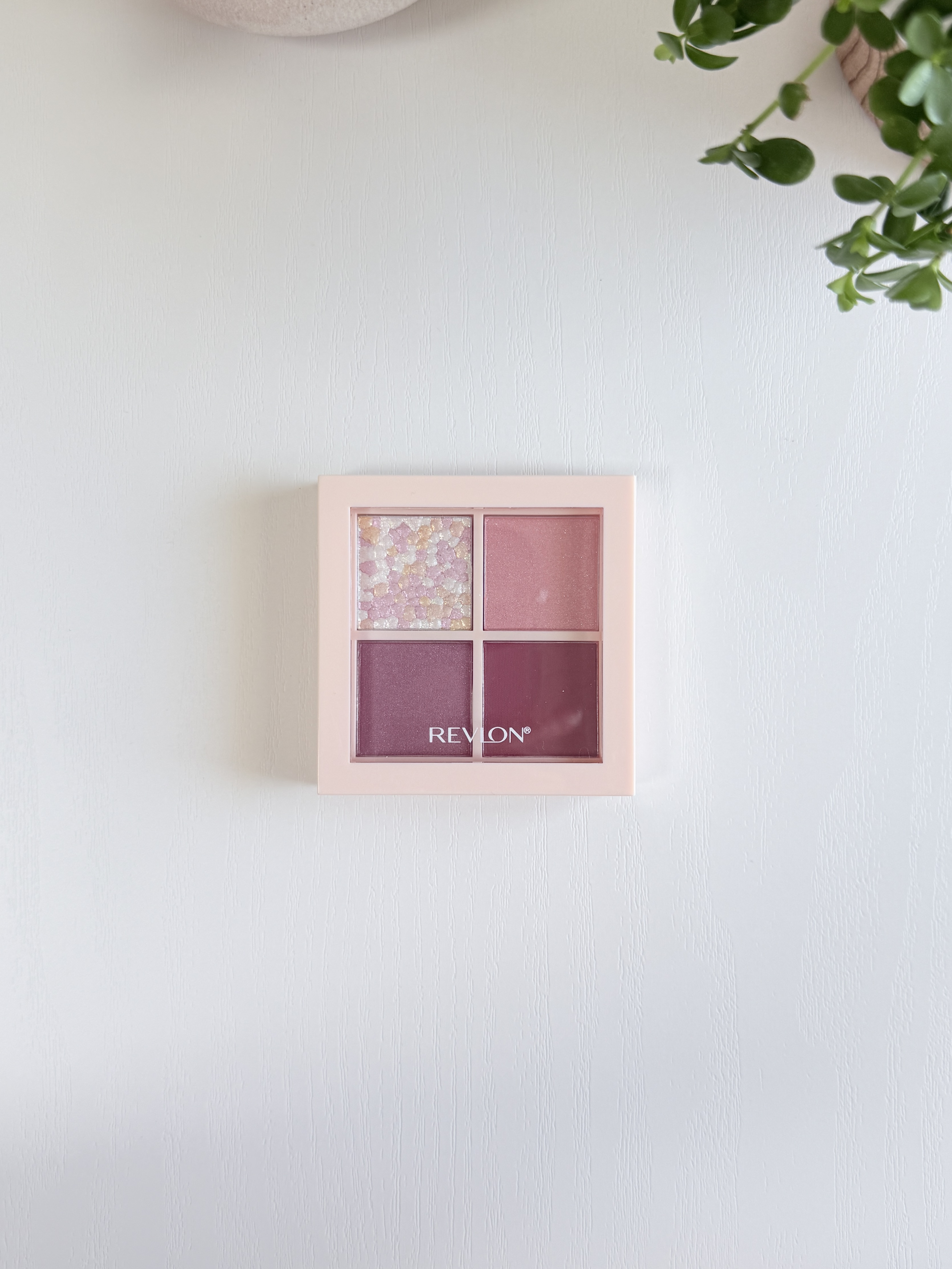 レブロン ダズル アイシャドウ クアッド/REVLON/アイシャドウパレットを使ったクチコミ（1枚目）