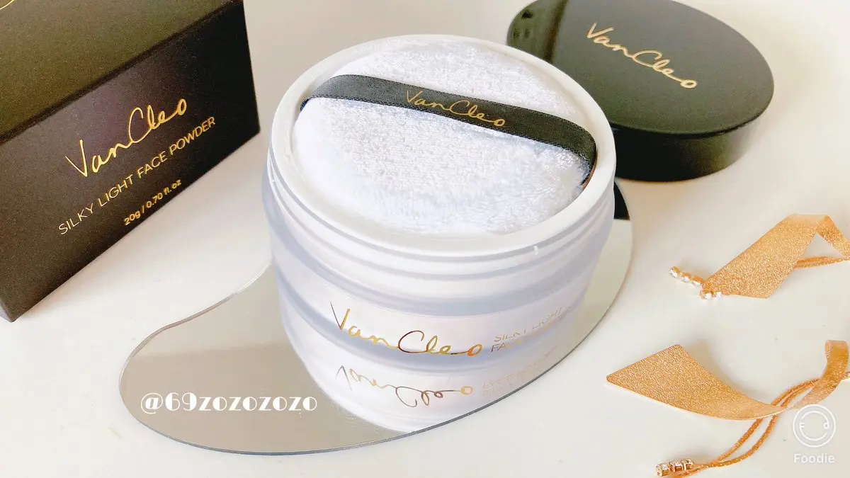 シルキー ライトフェイスパウダー/VanCleo/ルースパウダーを使ったクチコミ（2枚目）
