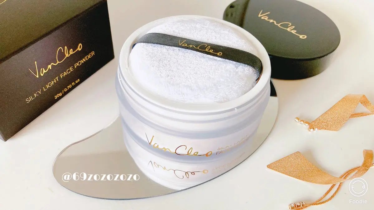 シルキー ライトフェイスパウダー/VanCleo/ルースパウダーを使ったクチコミ(2枚目)