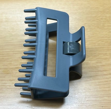 セリア 髪になじませるトリートメントコームつきヘアクリップ