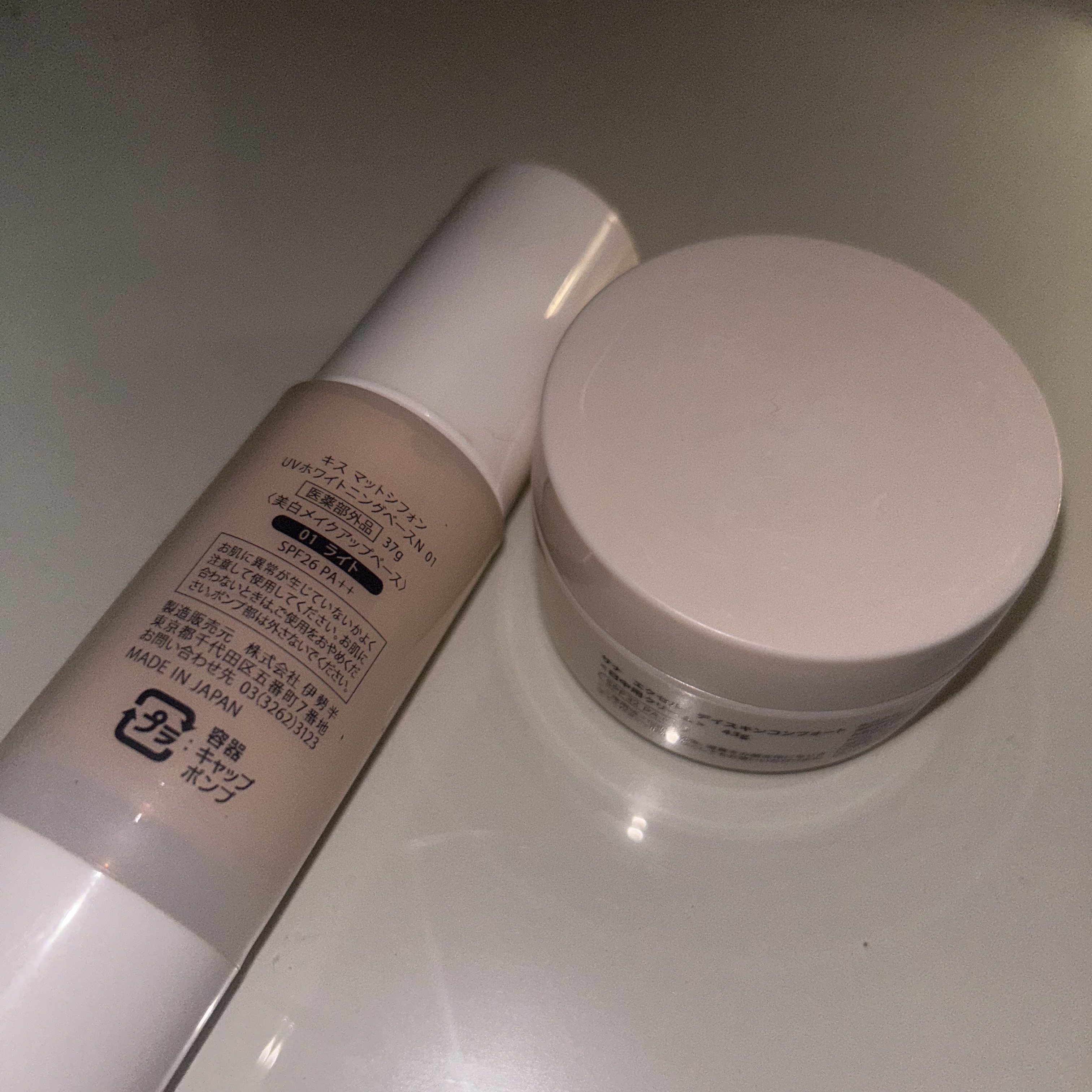 マットシフォン UVホワイトニングベースN/KiSS/化粧下地を使ったクチコミ（2枚目）