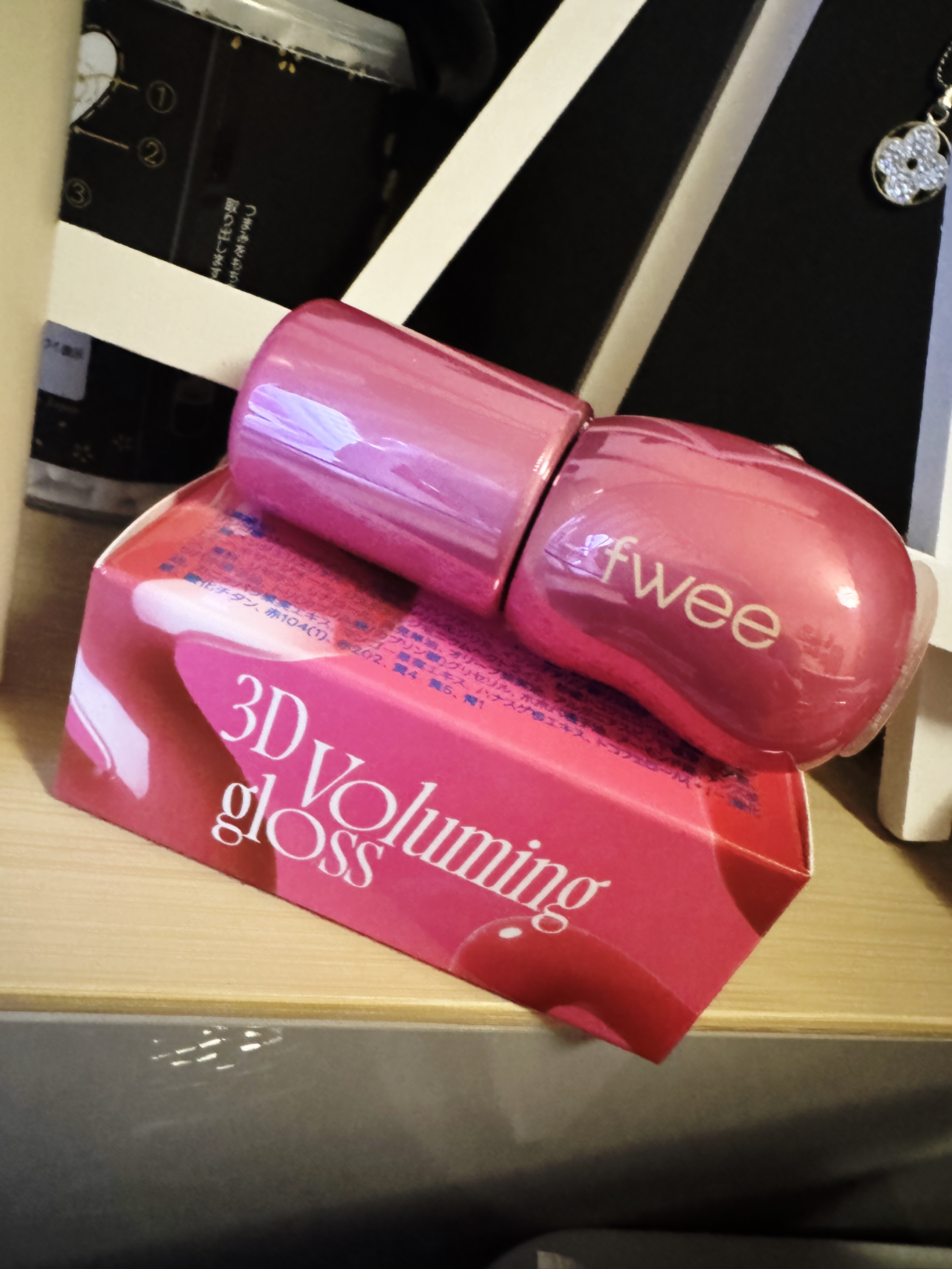 フィー 3Dボリューミンググロス B11 タロ 70％/fwee/リップグロスを使ったクチコミ（1枚目）