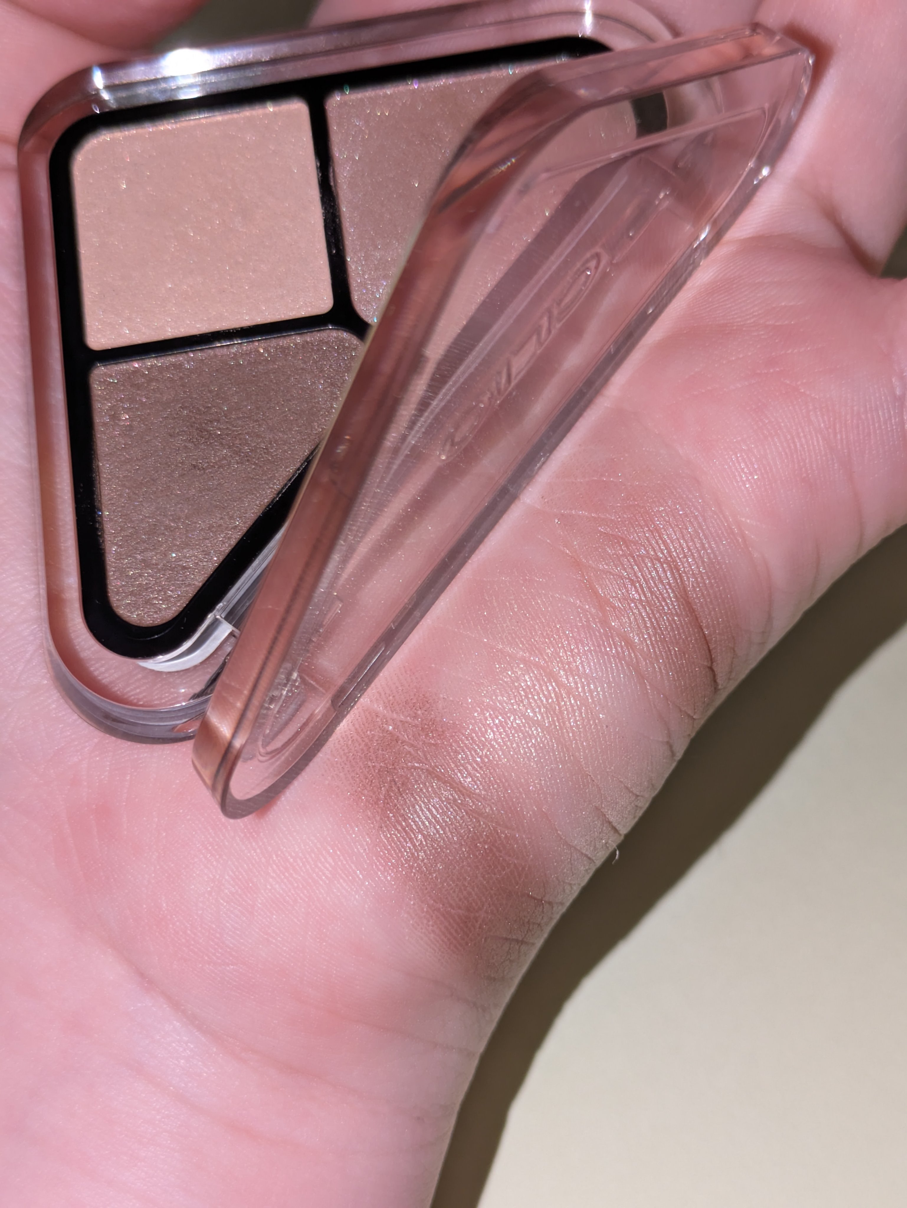 エッセンシャル シャドウ タップ/CLIO/アイシャドウパレットを使ったクチコミ（3枚目）