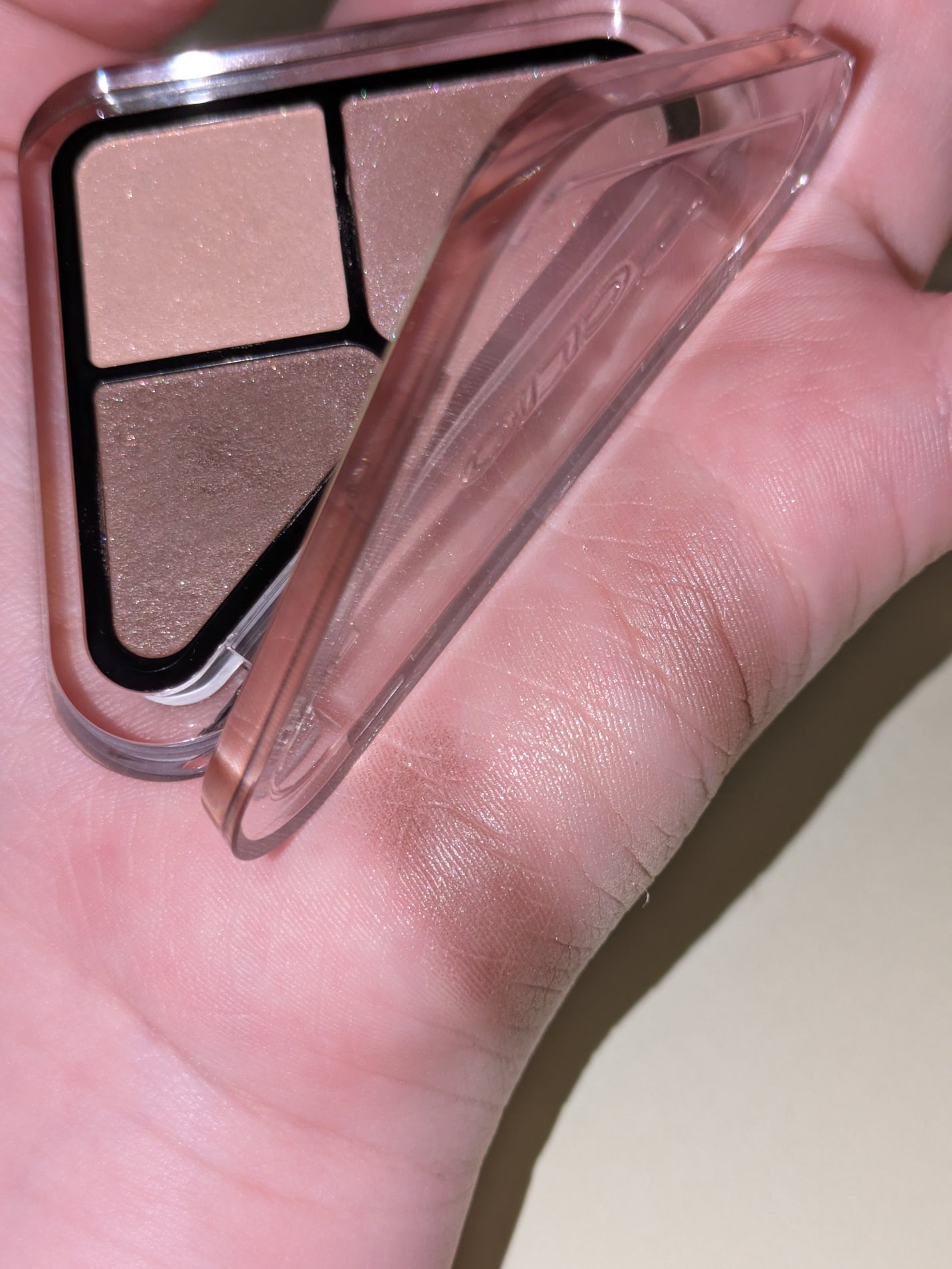 エッセンシャル シャドウ タップ/CLIO/アイシャドウパレットを使ったクチコミ(3枚目)