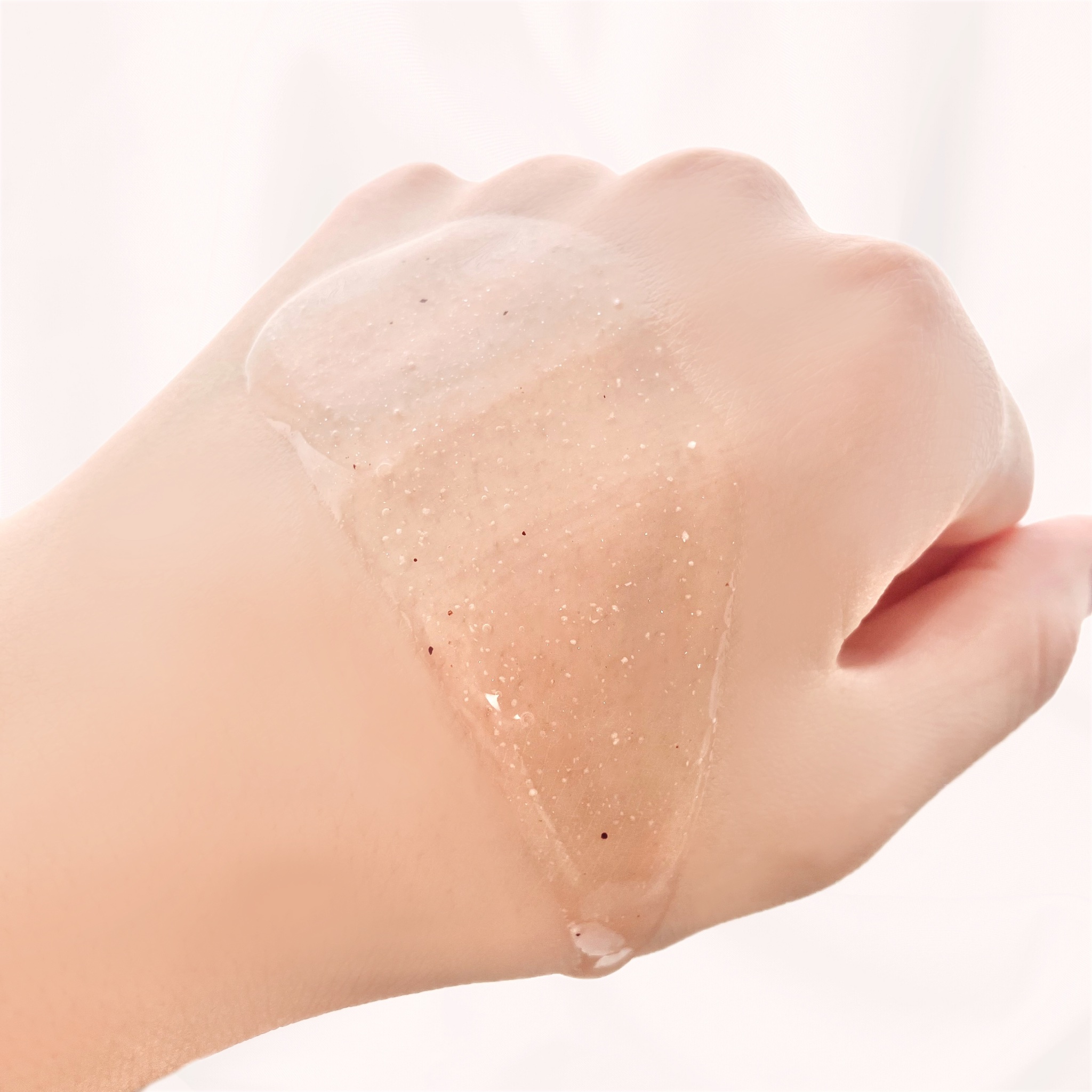 スクラブボディウォッシュ フラワーマーケット ホワイトチューリップ/LUV SCENT/ボディスクラブを使ったクチコミ（3枚目）