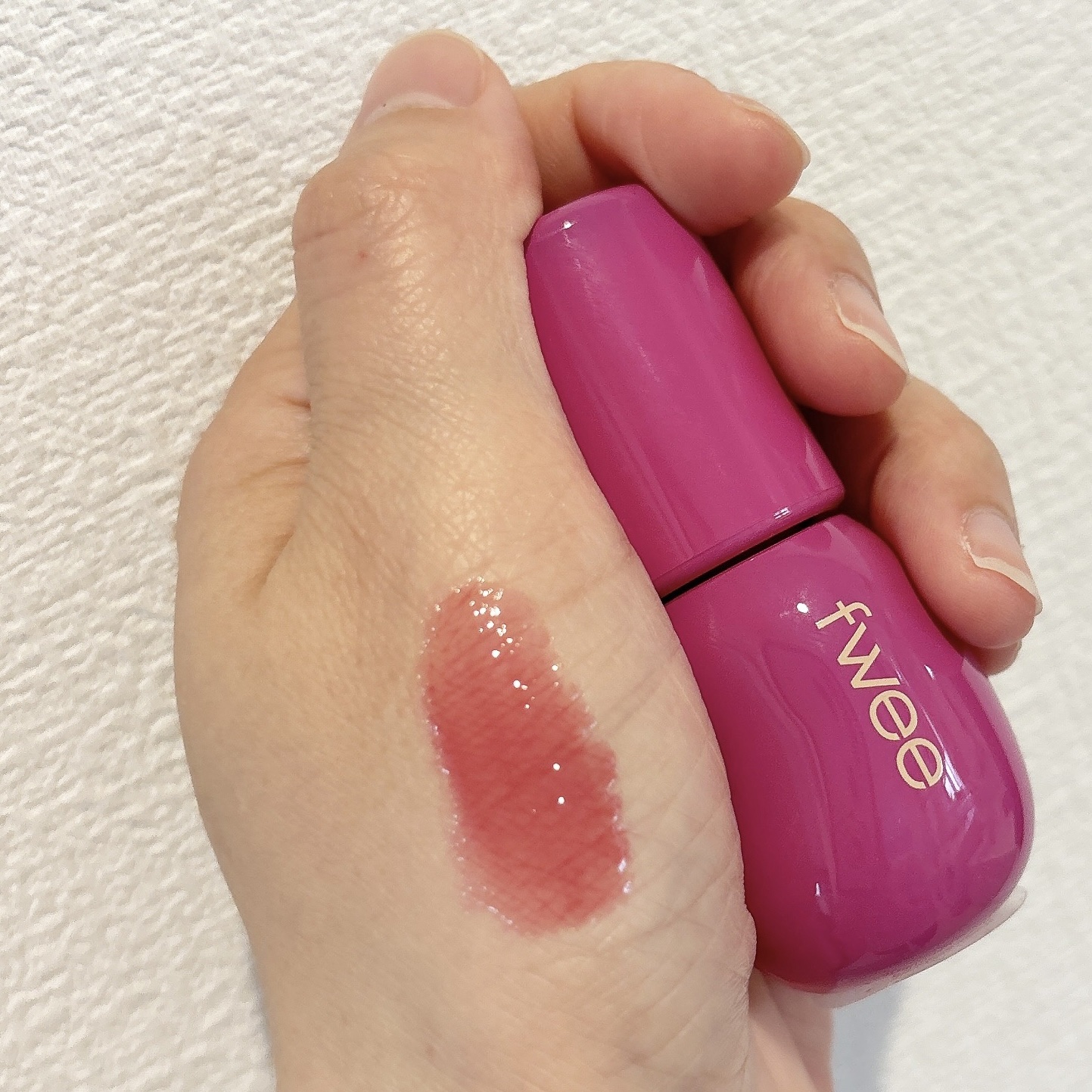 フィー 3Dボリューミンググロス B05 カラント 70%/fwee/リップグロスを使ったクチコミ（3枚目）