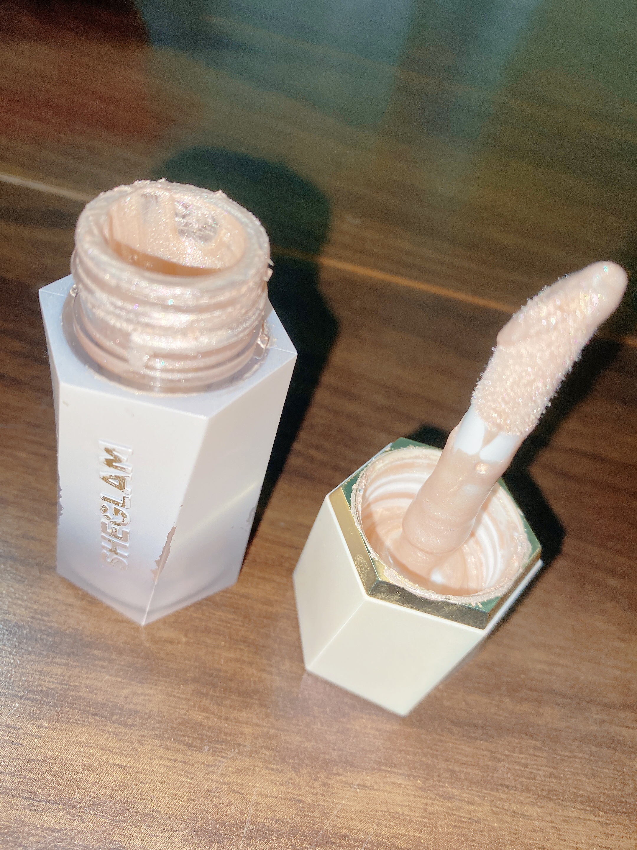 グロウブルーム リキッドハイライター バニラフロスト(Vanilla Frost)/SHEGLAM/リキッドハイライトを使ったクチコミ（1枚目）