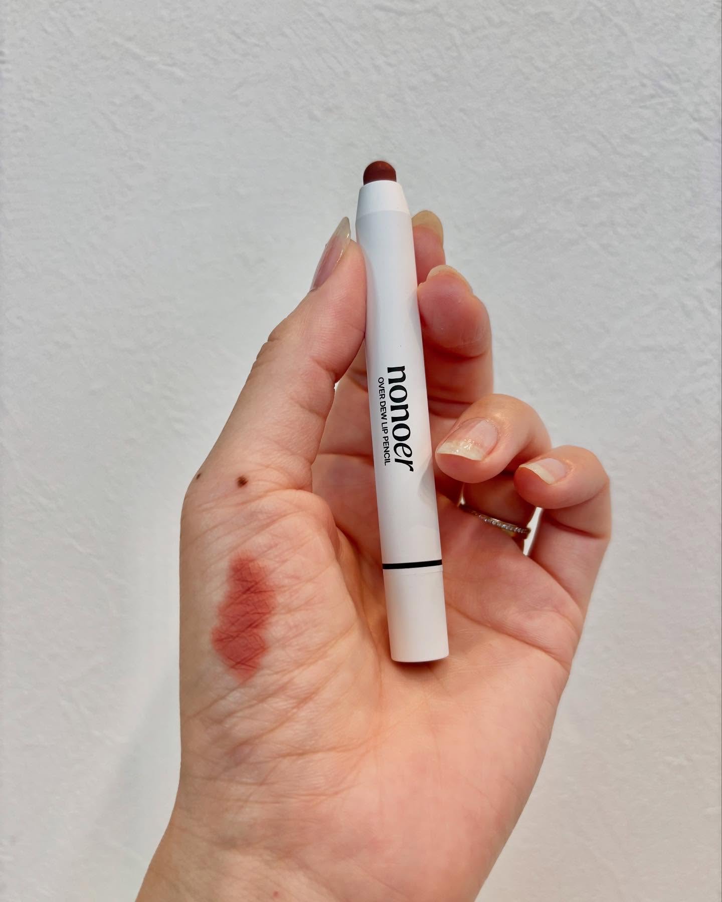 オーバーデューリップペンシル/nonoer/リップライナーを使ったクチコミ（3枚目）