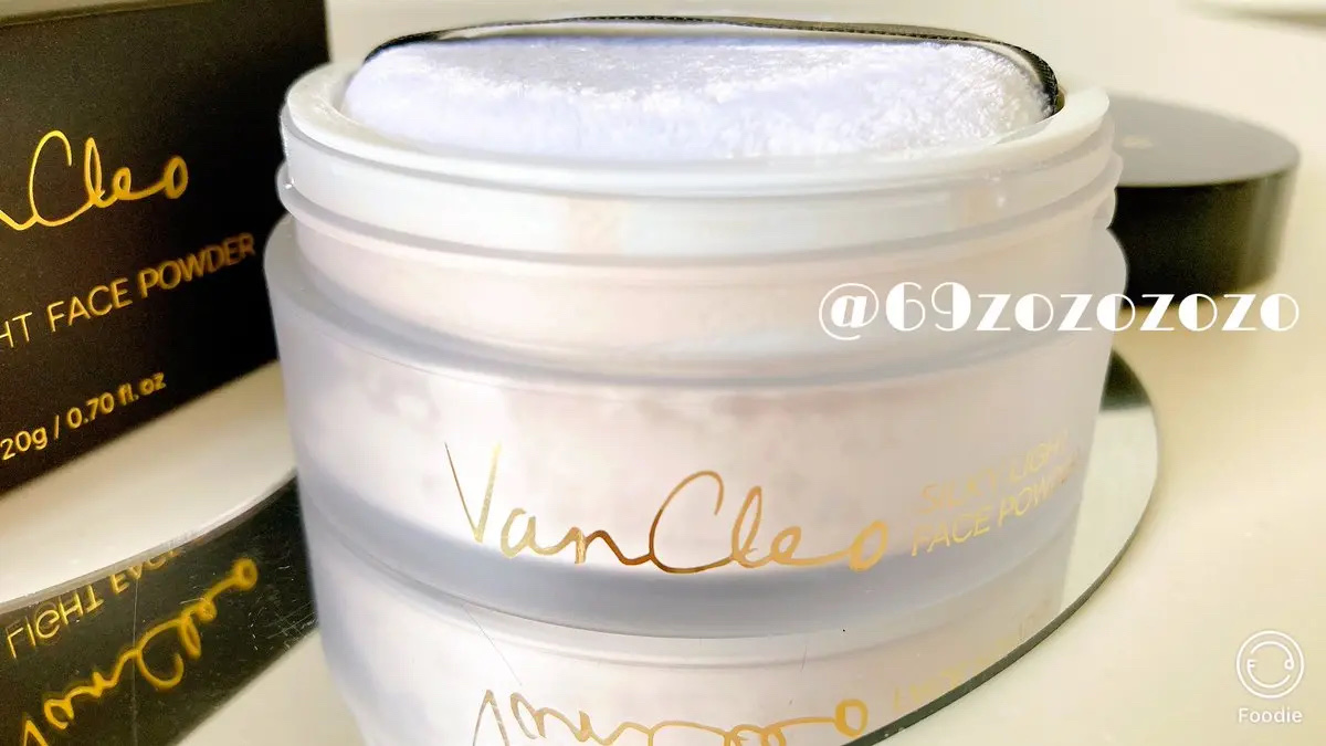 シルキー ライトフェイスパウダー/VanCleo/ルースパウダーを使ったクチコミ（3枚目）