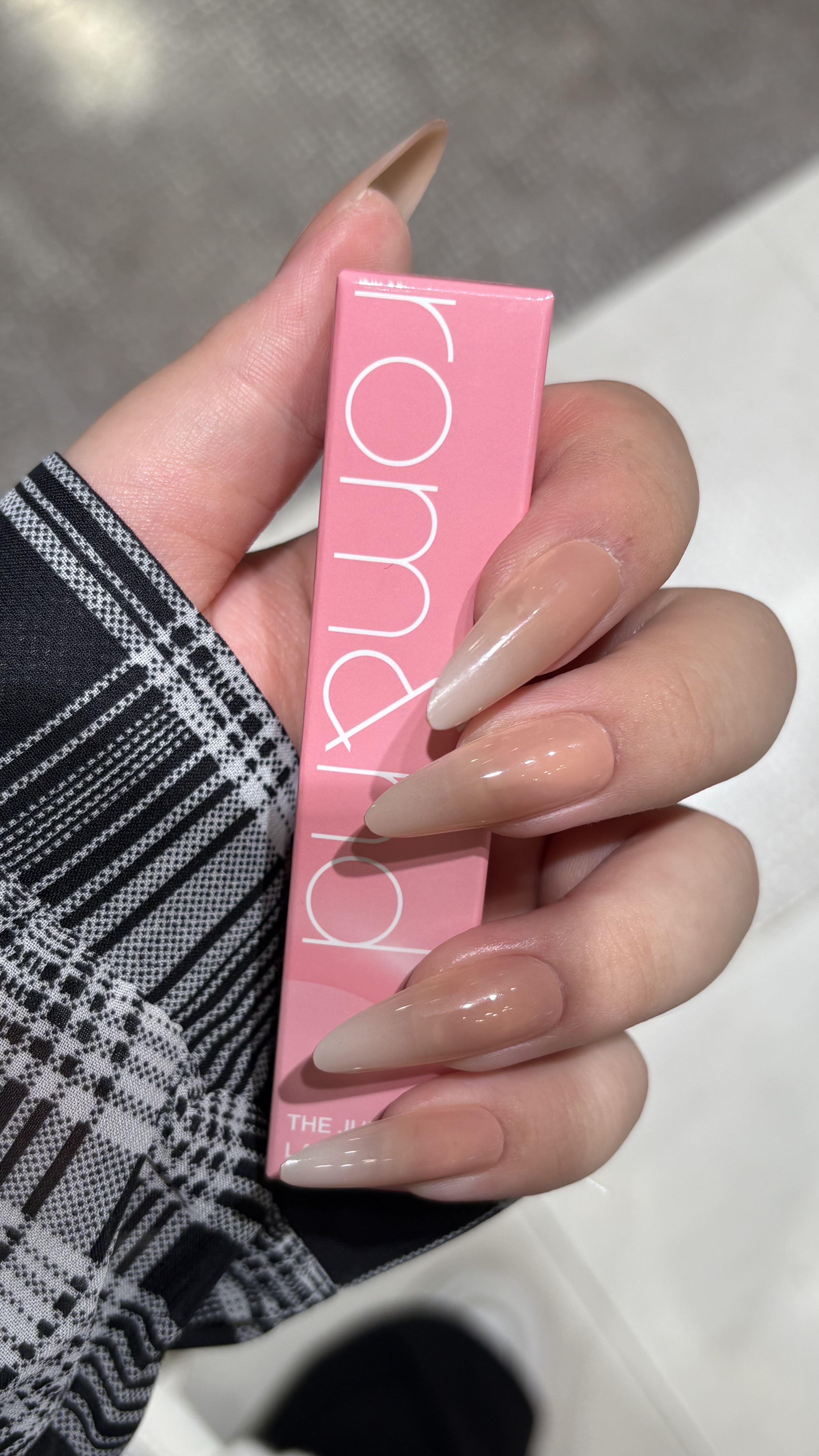 ザ ジューシーラスティングティント/rom&nd/リップティントを使ったクチコミ（1枚目）