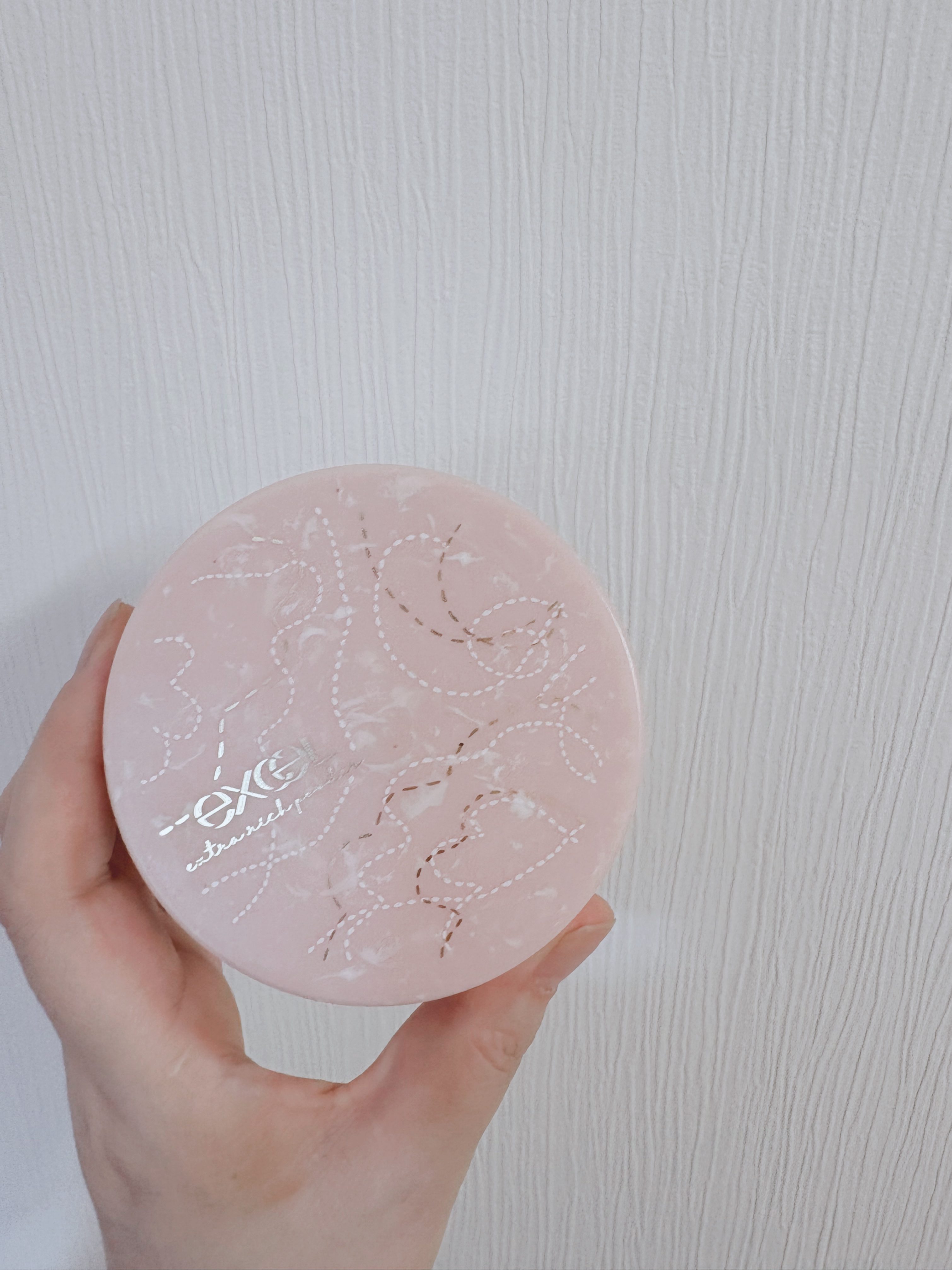 【使い切りコスメ】

一昨年11月に購入した限定のフェイスパウダー。
1年半かけて使い切ったので、レビューを残しておきたいと思います。


excel（エクセル）
エクストラリッチパウダー'24
02 ピーチグロウ
¥2,640


ピンク