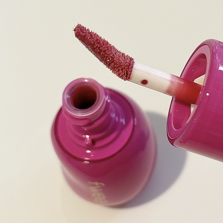 フィー 3Dボリューミンググロス B05 カラント 70%/fwee/リップグロスを使ったクチコミ（2枚目）