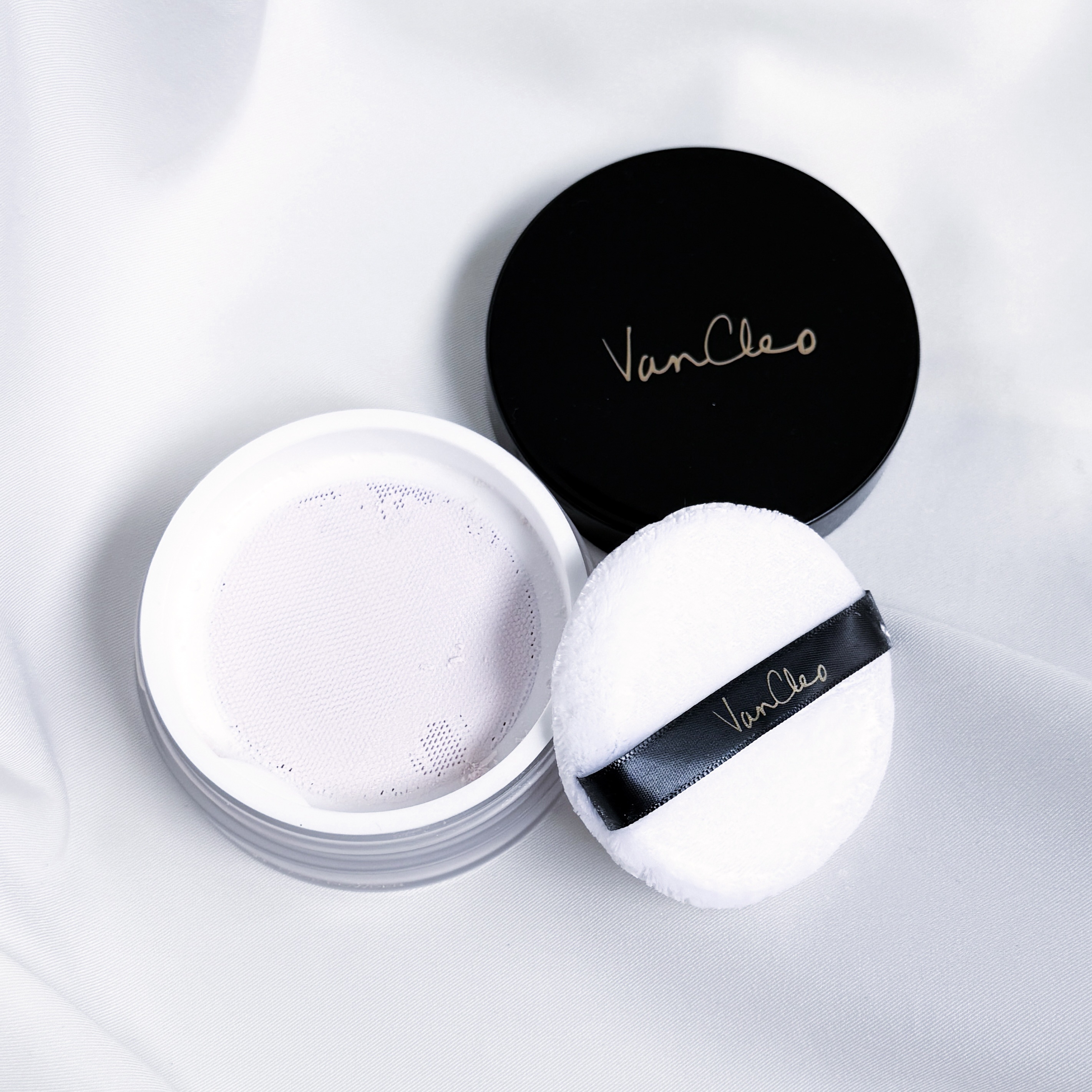 シルキー ライトフェイスパウダー/VanCleo/ルースパウダーを使ったクチコミ（2枚目）