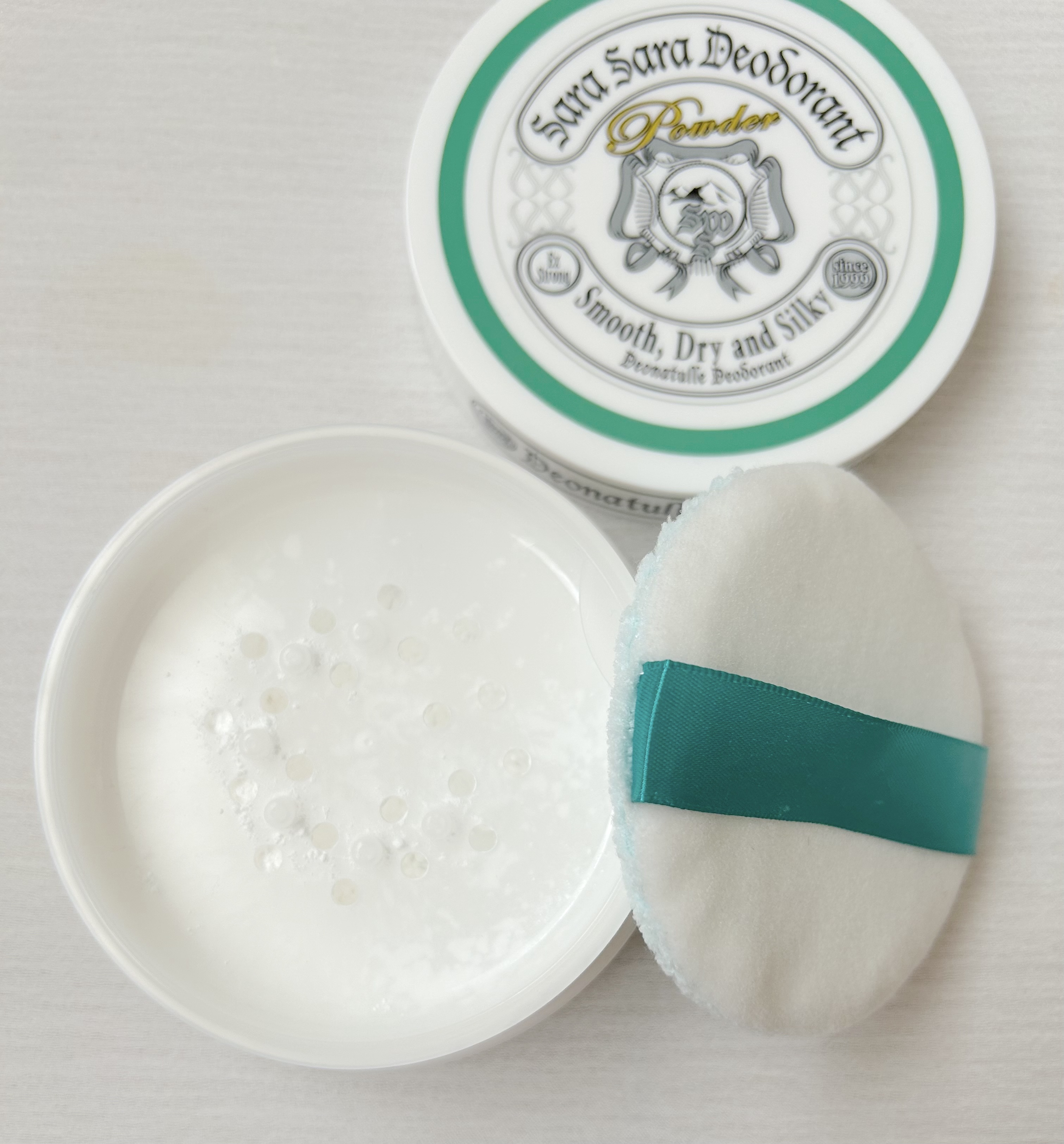 薬用さらさらデオドラントパウダー/デオナチュレ/デオドラント・制汗剤を使ったクチコミ（2枚目）