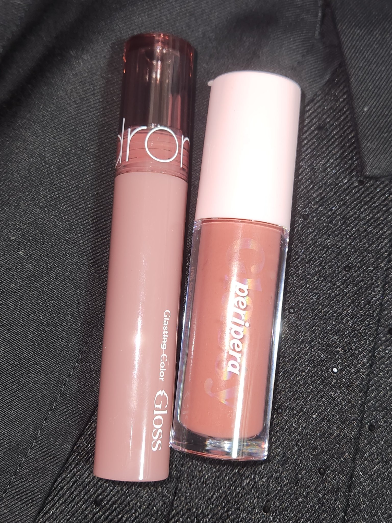 最近の私のおすすめグロス　二選！
rom&nd　グラスティングカラーグロス　05
落ち着いた紫という感じで、単体で塗るとナチュラルだけど、どんなリップにも合わせられる万能カラー。
イエベリップにも合う。
艶が凄くて、普通にデパコスより気に入