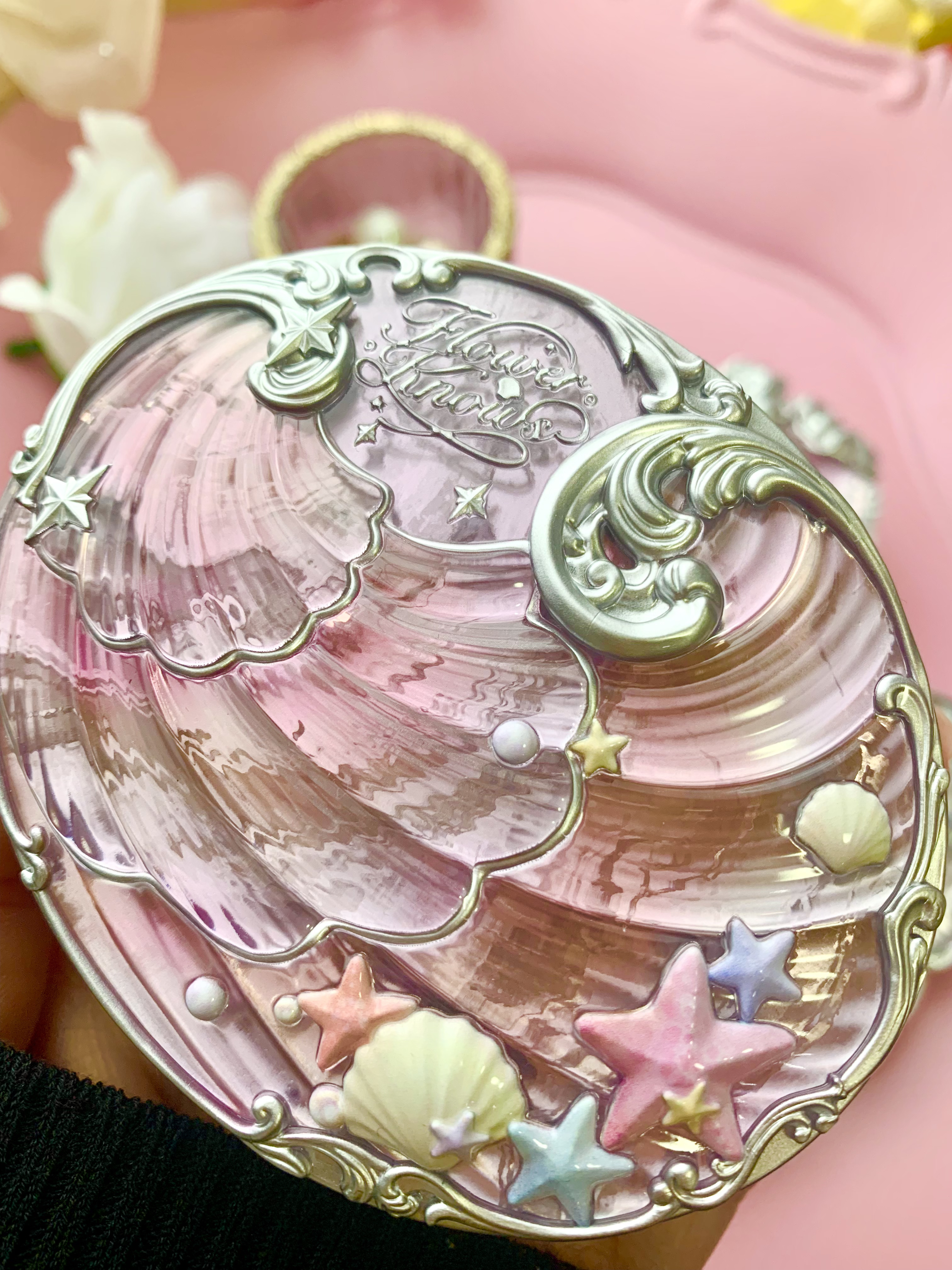 シェルズジュエルコレクション ベイクドパウダー/FlowerKnows/プレストパウダーを使ったクチコミ（2枚目）