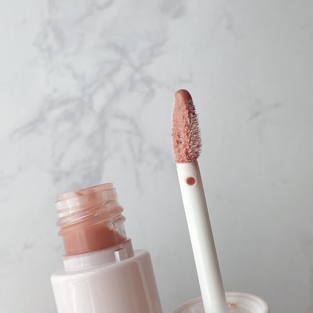 トーン ペタル ブルーミング グロス 02 Pure Nude/to/one/リップグロスを使ったクチコミ（2枚目）