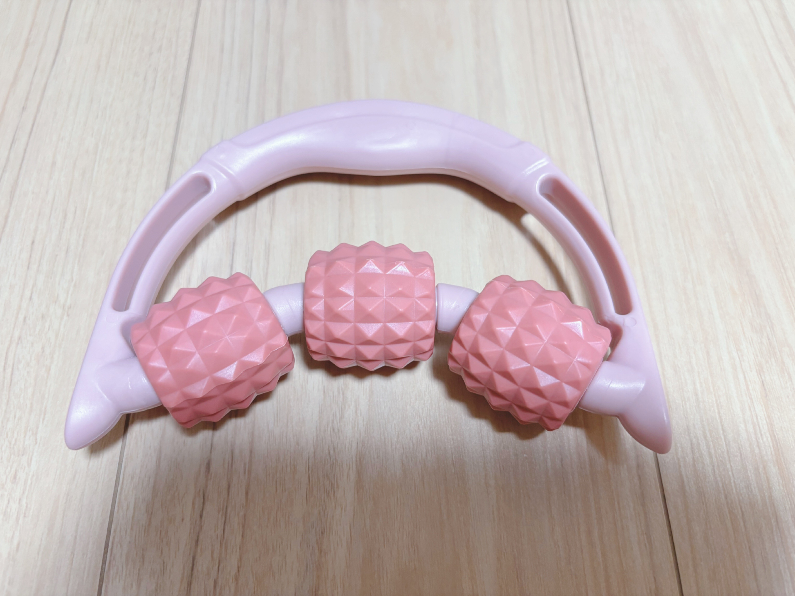 
セリア

ボディローラー


￥110ならいいかなって感じ


ローラーのつなぎ目が少し痛いけど
ちゃんとコロコロできます



