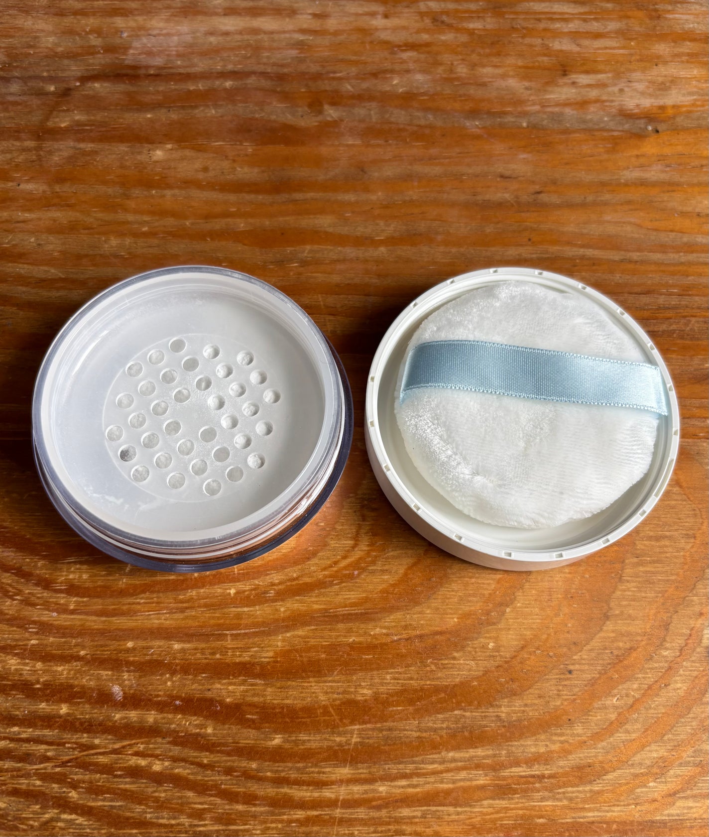 ERIKA on LIPS 「24時間いつでもサラサラ、テカリ・毛穴修正パウダー。エテュセオ..」(2枚目)