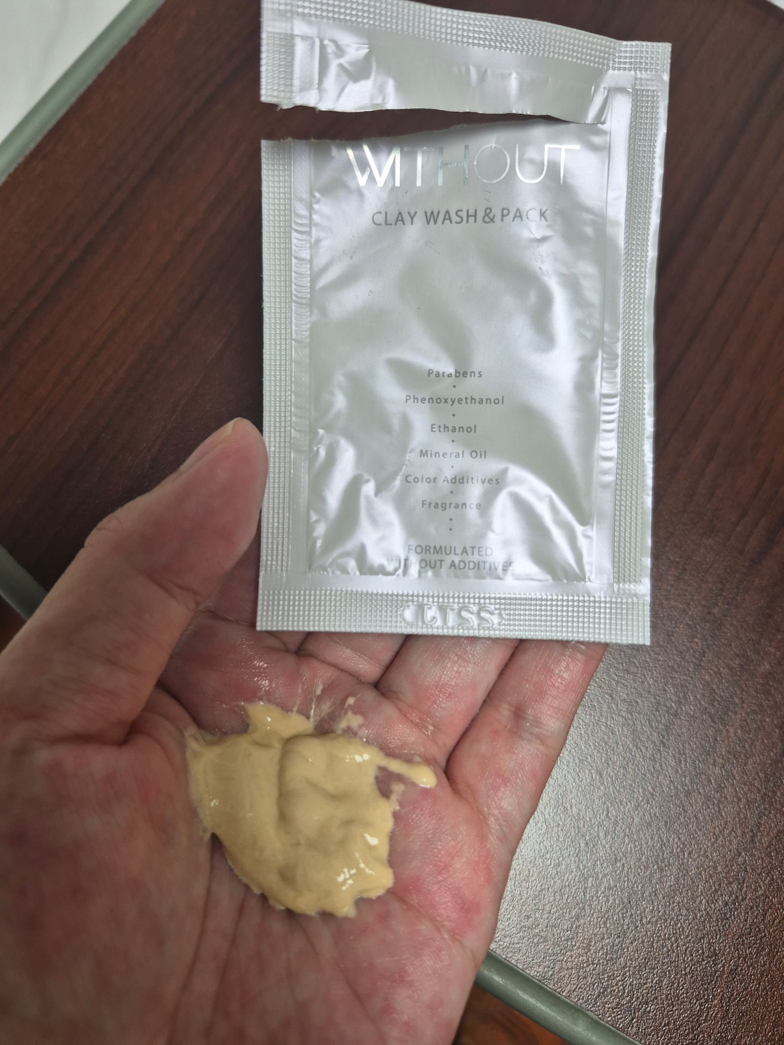 🩷WITHOUT
🩷ウィズアウト クレイウォッシュ＆パック

透明でクリア色のクレンジングとは違って
クレイはオレンジ&チャイロのカラーでした🧡🤎
クレイは泥。テクスチャーがどろっとしてる。
嫌いな人は嫌いかも…😣❔わたしも最初は