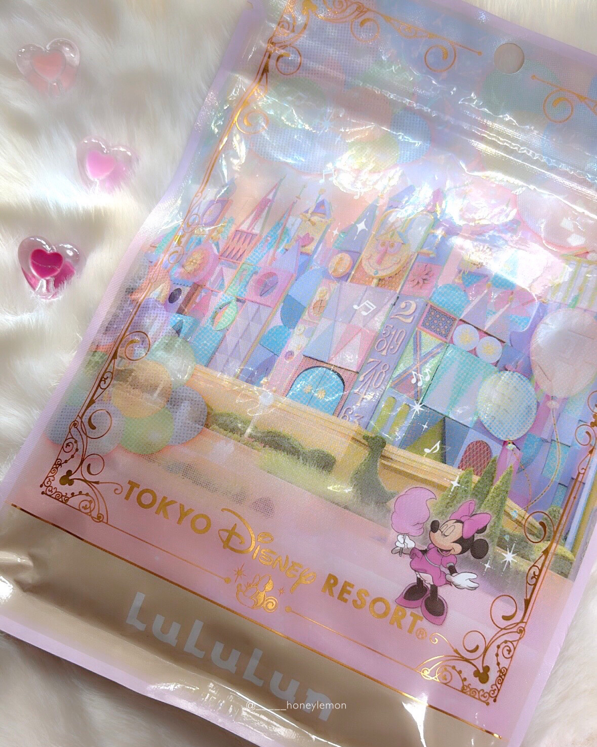 🎈

ルルルン 
フェイスマスク

ディズニーリゾート限定のルルルン🎀𓈒𓏸
パッケージが可愛いくてお友達から
いただいてから長期間なかなか使えずでした🥹

化粧水代わりに使用できるフェイスマスク！
洗顔後の肌に5〜10分程パックし