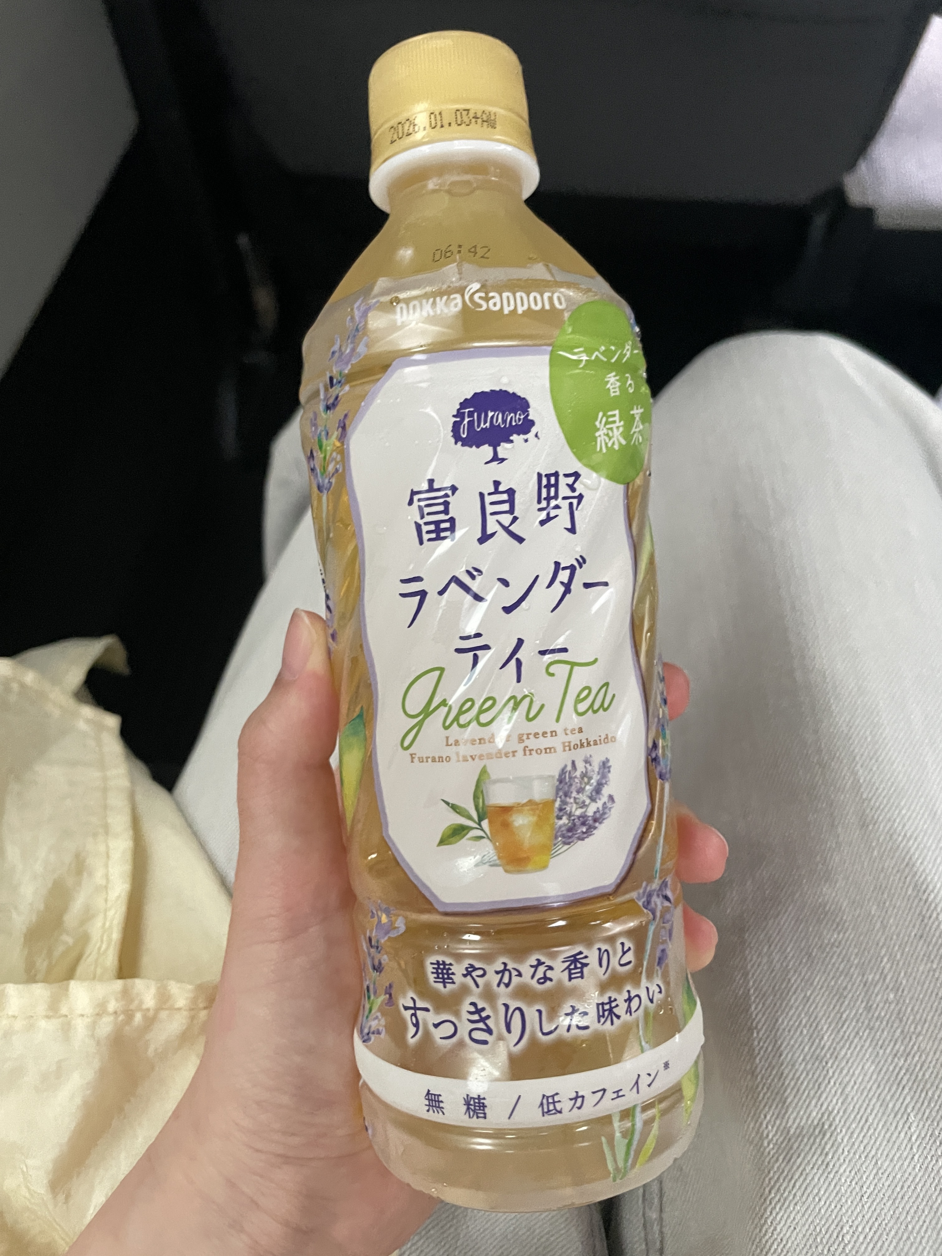 富良野ラベンダーティー


スーパーで買いました！

無糖の緑茶にラベンダーの風味が少しあります！

とても飲みやすいハーブティーです

#ダイエット #美容ドリンク #むくみ #インナーケア 