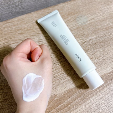 Huxley ウォータリーサンクリーム;ステイサンセーフのクチコミ「\ 水のように軽やかな日焼け止め✨ /
❥ Huxley ハクスリー
 ウォータリーサンク.....」(3枚目)