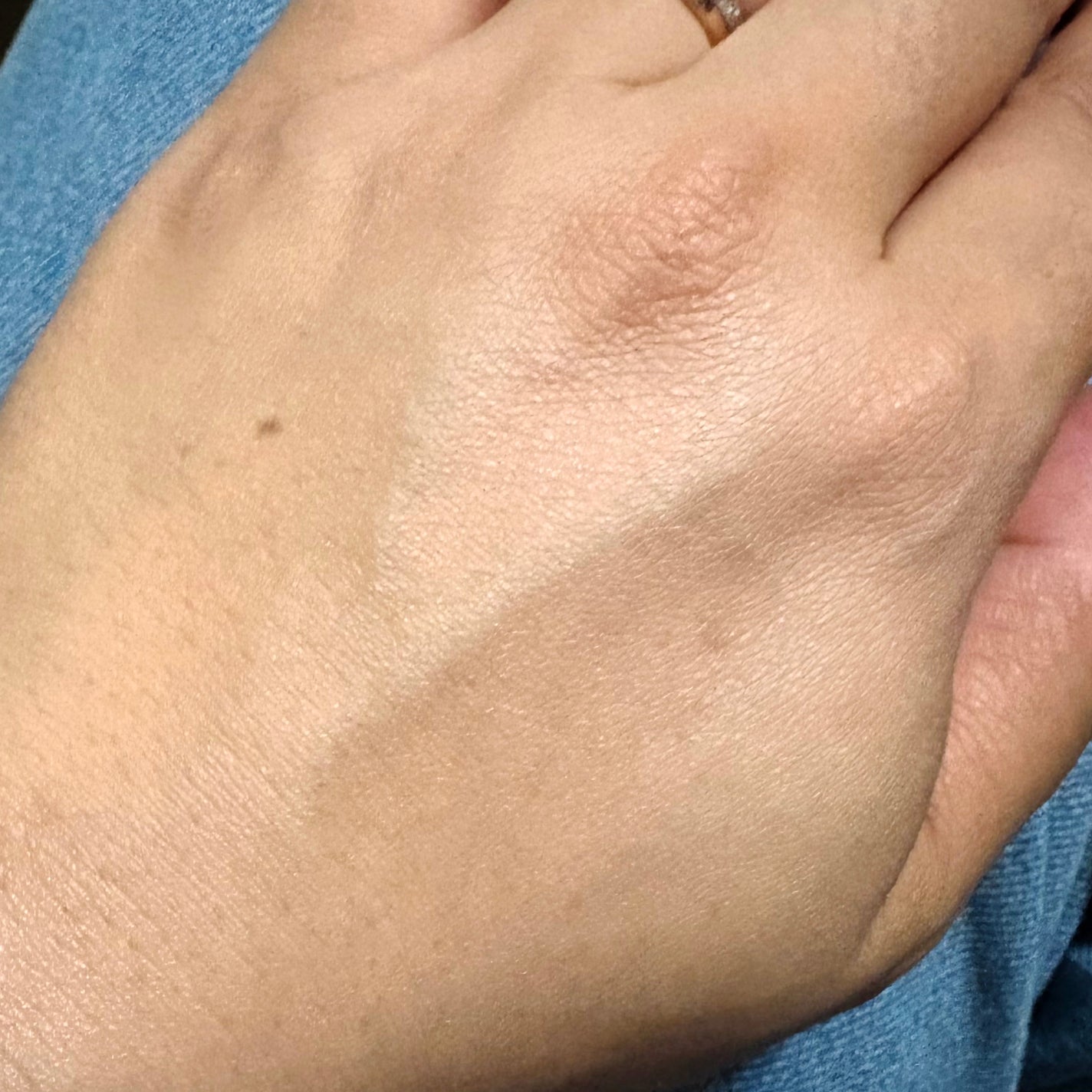 ダブルラスティング クッショングロウ/ETUDE/クッションファンデーションを使ったクチコミ(4枚目)