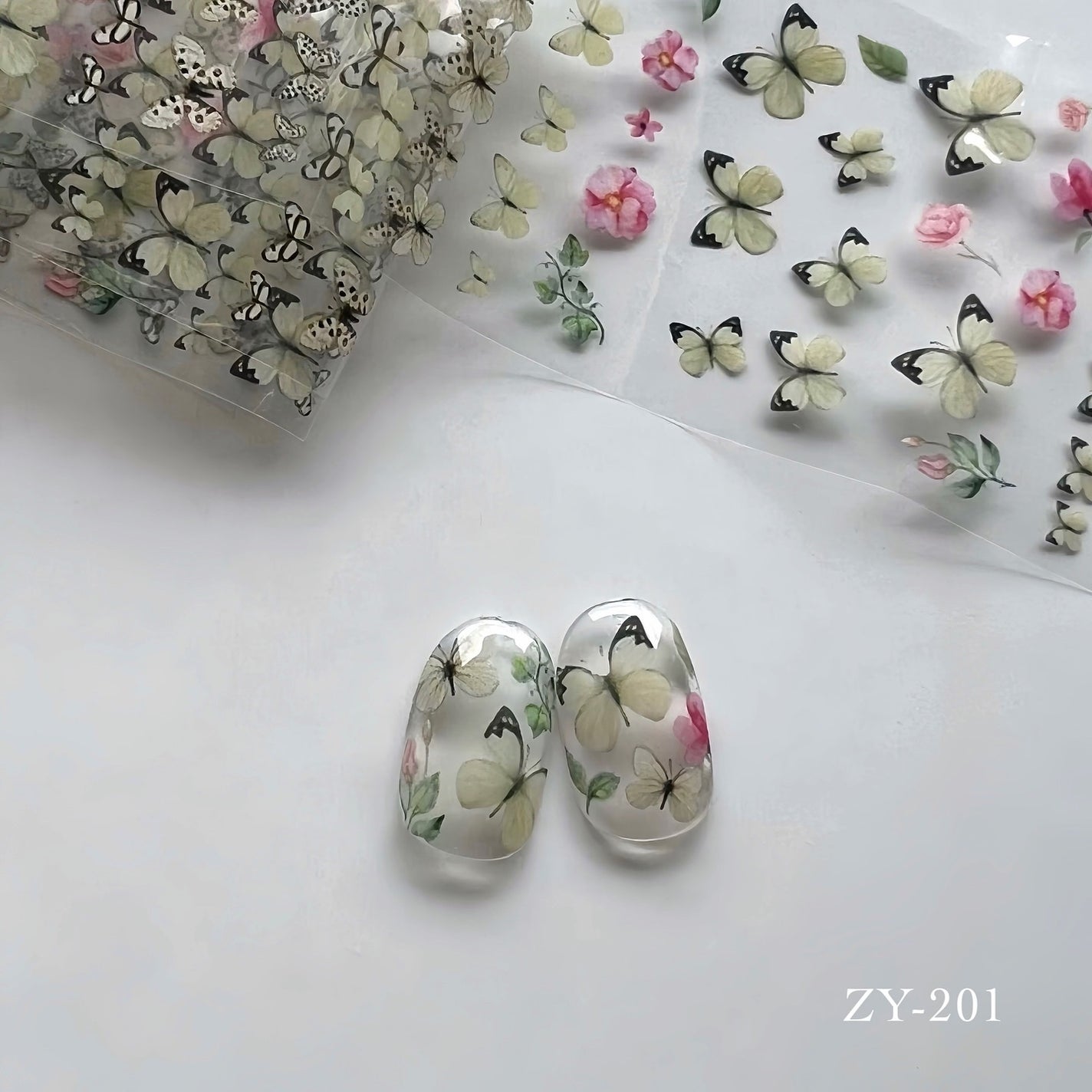 naomi on LIPS 「@tominail.japan5月12日•butterfly..」(3枚目)