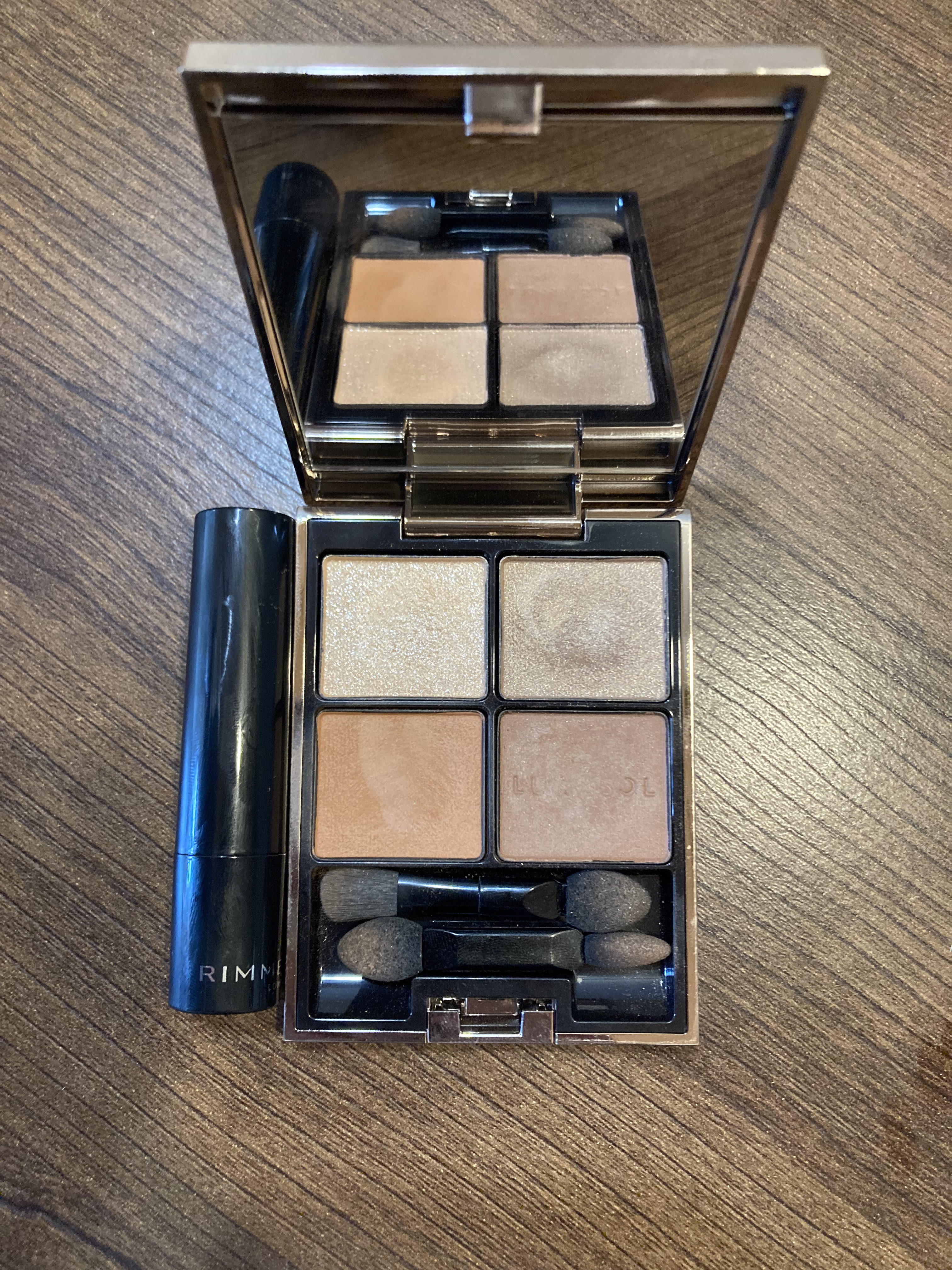 ラスティング フィニッシュ クリーミィモイスト リップスティック 005 都会的な印象のサンドオレンジ/リンメル ロンドン/口紅を使ったクチコミ（1枚目）