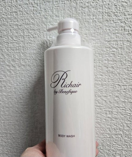 BENEFIQUE ボディウォッシュのクチコミ「どんなボディソープが好きですか
香り?泡立ち?
肌質が変わる質感?
私は、全部💜🩷
気分も素.....」(2枚目)