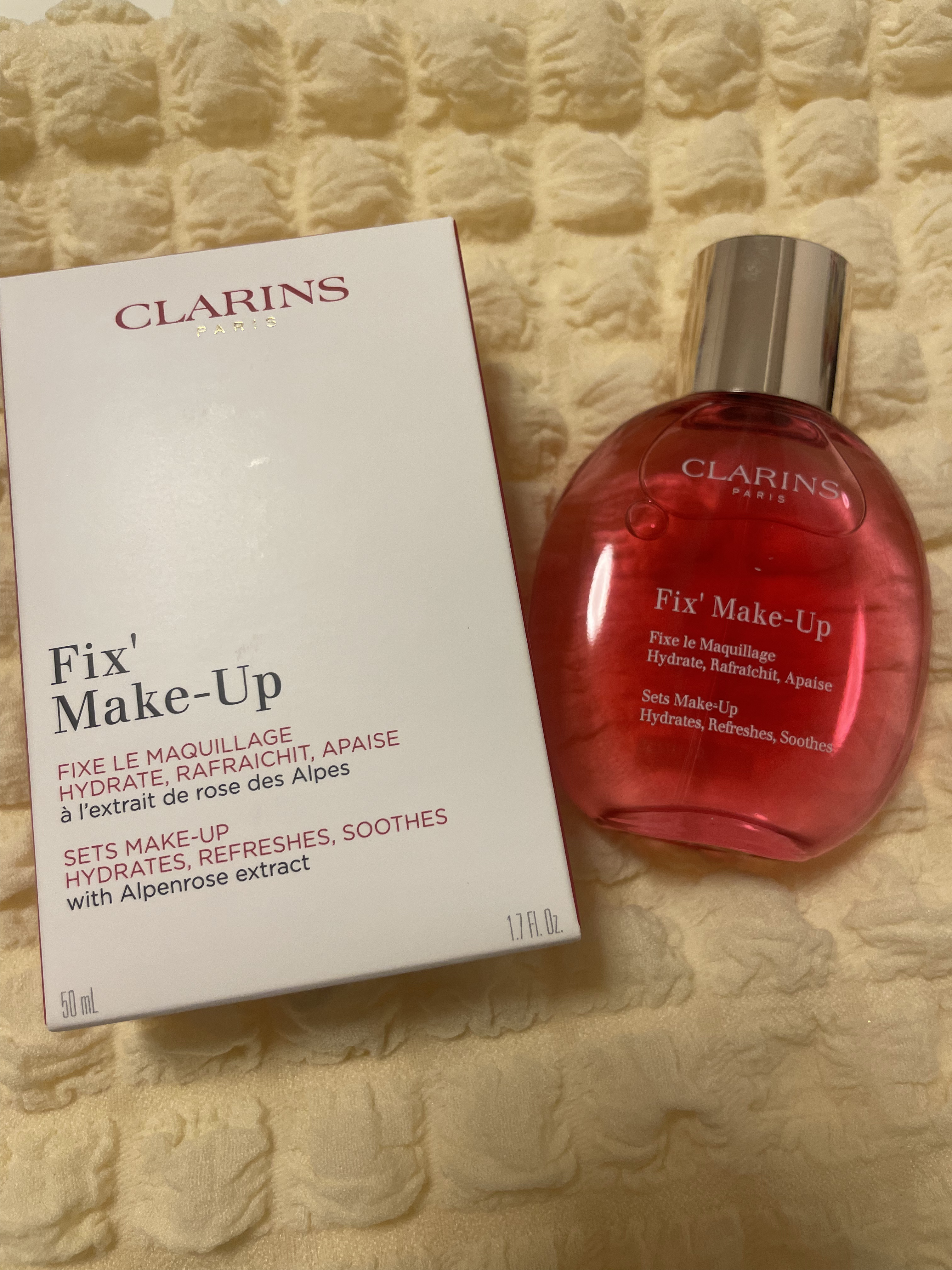 ミストといえばこれ！


CLARINS
フィックス メイクアップ N
40mL
¥5,060


他のフィックスミストも使いましたが、戻ってきました！


ミストも細かく、香りもすごくいい🌸


いろいろ使ってきたなかで、これが1番メイ