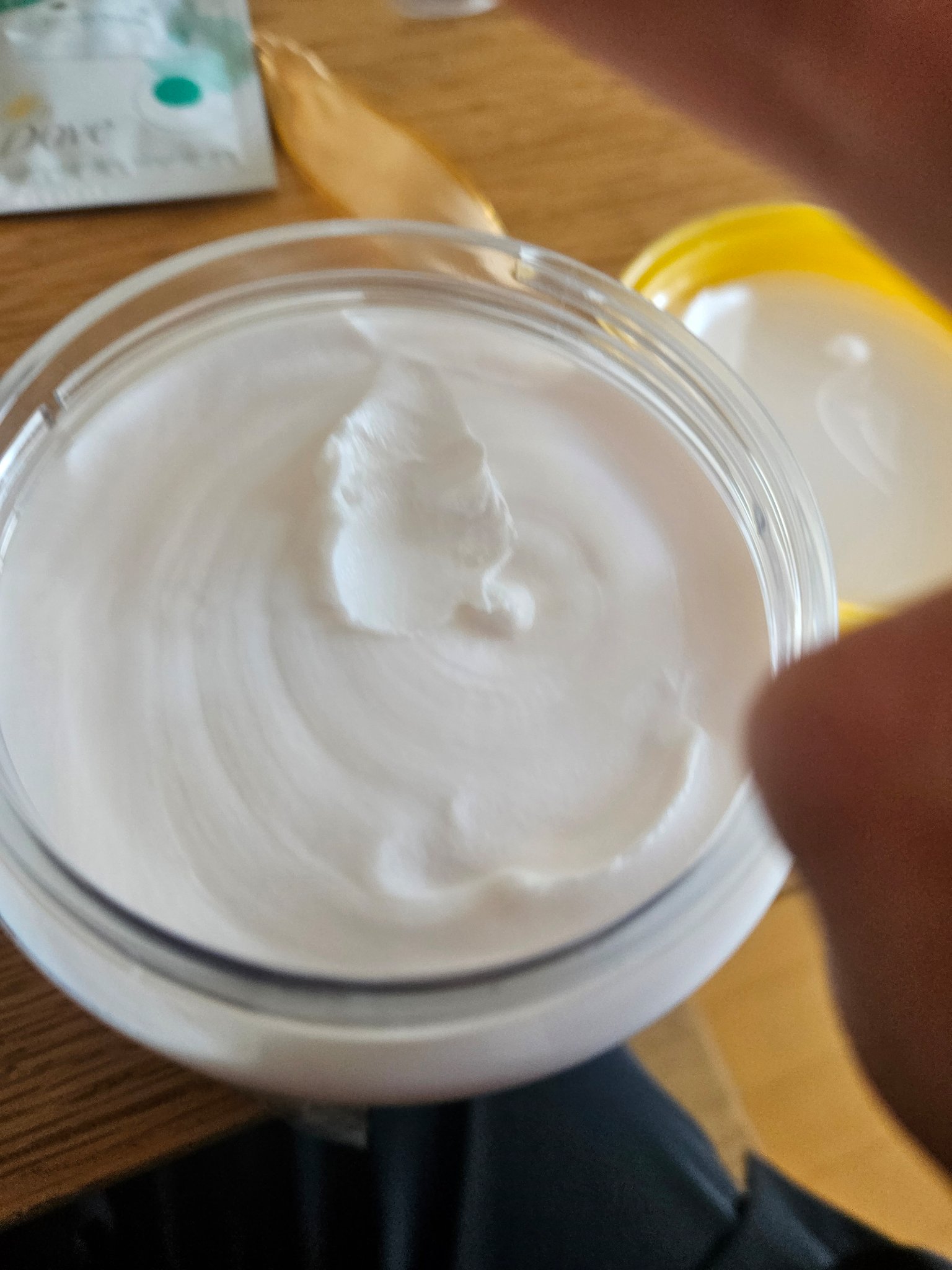 ダヴ　ふわとろ　クリーミースクラブ　堂島ロール/ダヴ/ボディスクラブを使ったクチコミ（3枚目）