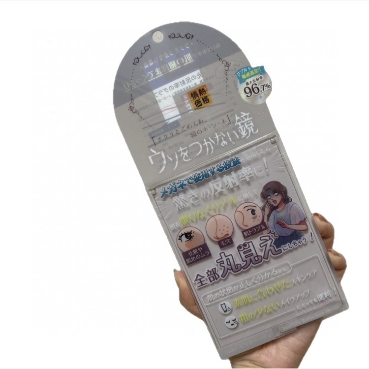 🩵ウソをつかない鏡


＊ミニサイズと大きいサイズがありました。
　ドンキ・ホーテにて購入

＊色はピンクとブラック

＊洗面所の鏡🪞でみるのと全然違う！

＊しっかり見えるので今までお化粧大丈夫だったかな？と不安になりました。笑
気に