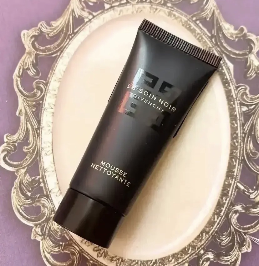 ジバンシー　ソワンノワール洗顔　125ml ソワン ノワール ネトワイヤージュ N - 洗顔料 | Givenchy Beauty