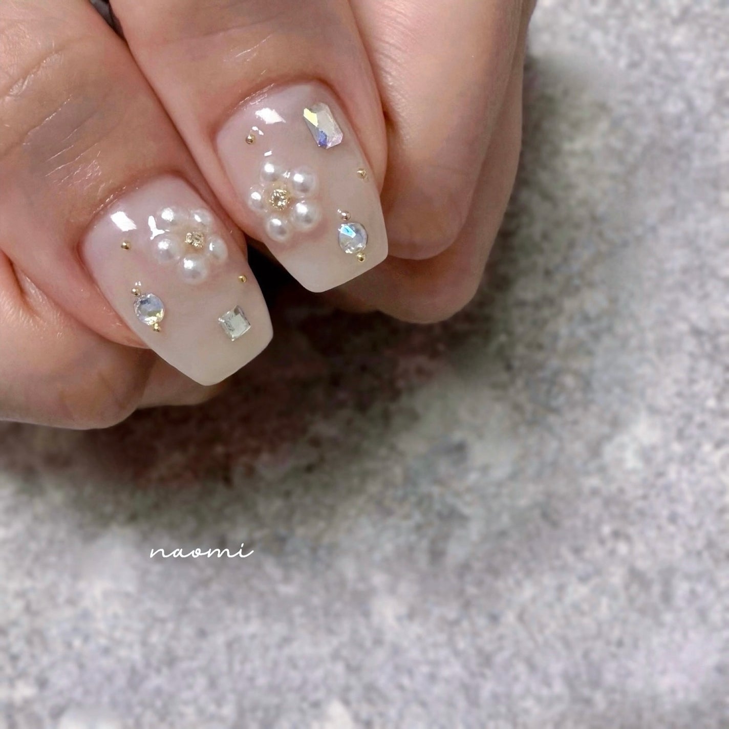 naomi on LIPS 「人気のビジューネイル✨@maison.de.riryさんの..」(1枚目)