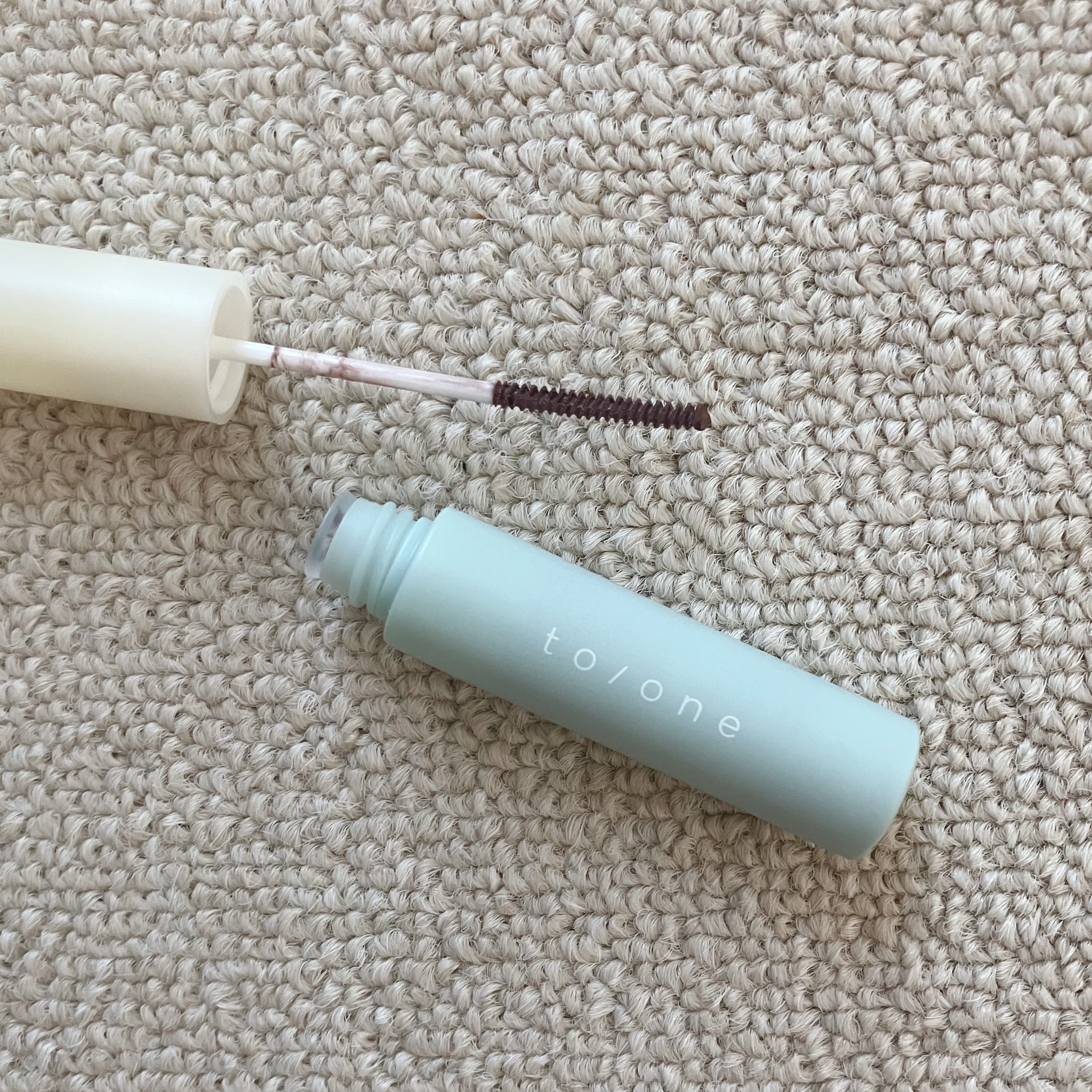 トーン クリーミー カラーマスカラ EX01 mabataki/to/one/マスカラを使ったクチコミ（2枚目）