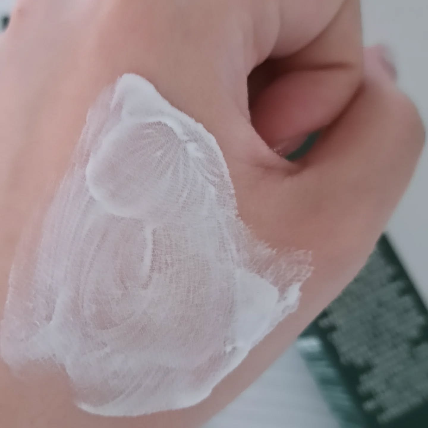 グリーンコレックティングサンベース/BROOKESIA/日焼け止めクリームを使ったクチコミ（3枚目）