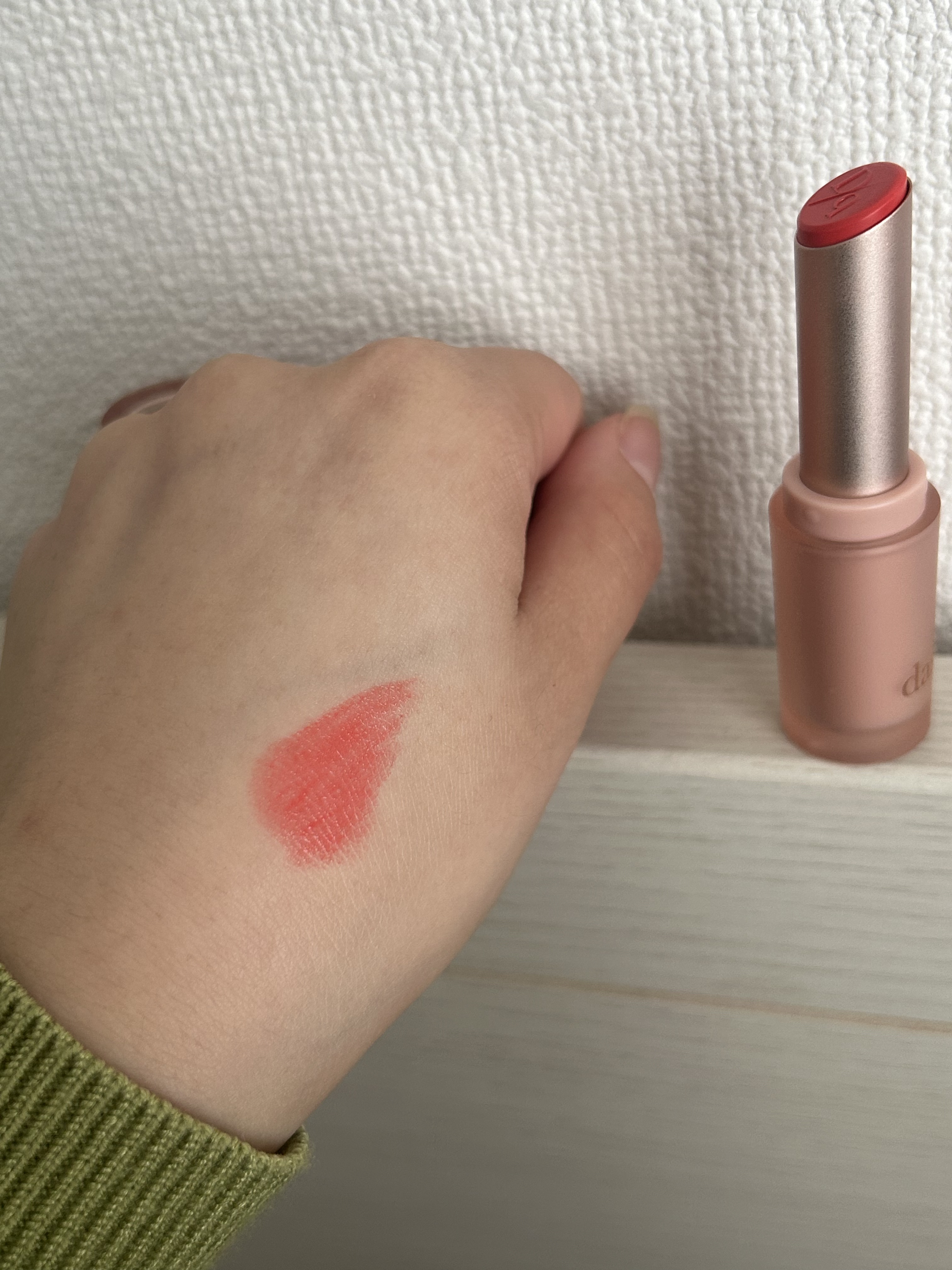 ムードグロウリップスティック 06 メロウコーラル/dasique/口紅を使ったクチコミ（3枚目）