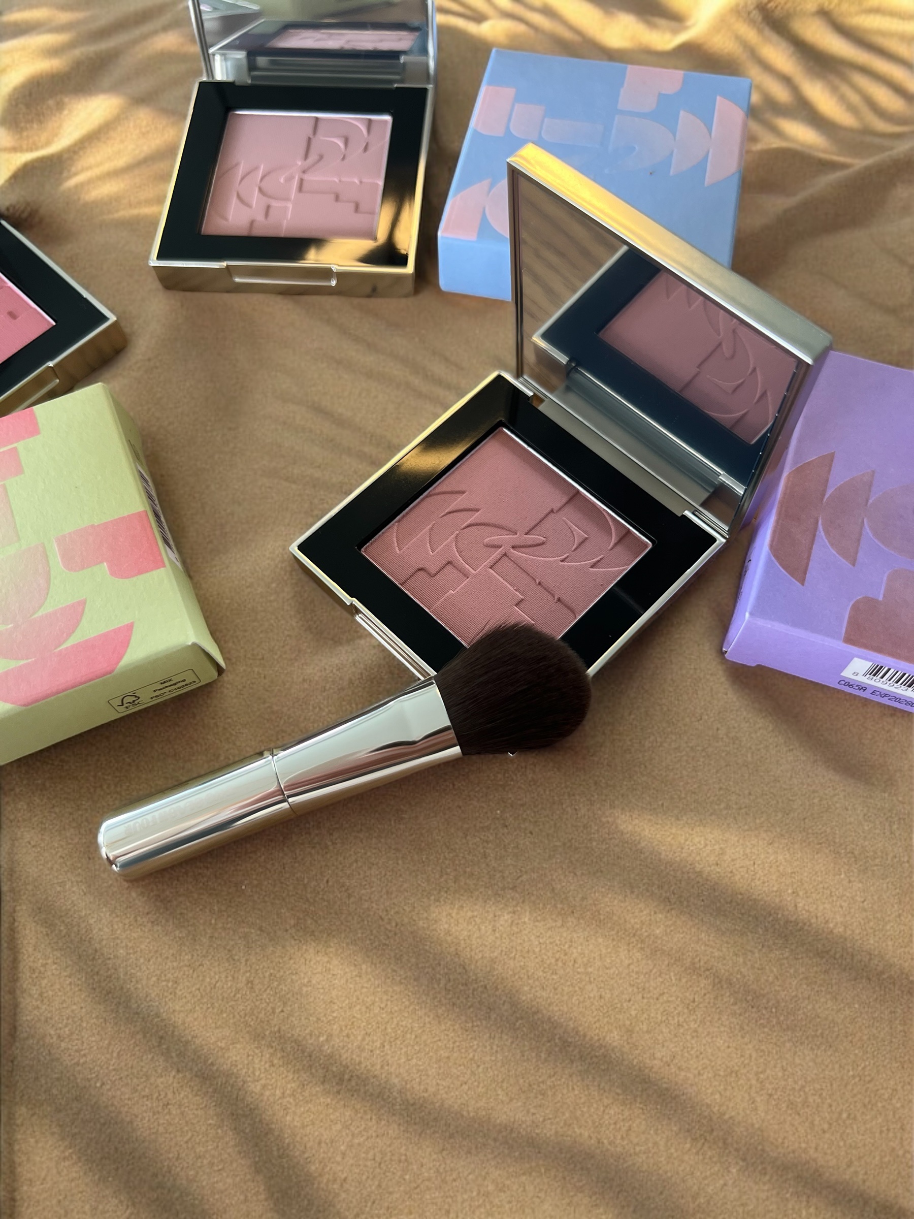 オールオーバーフェイスブラッシュ/TWO SLASH FOUR/パウダーチークを使ったクチコミ（1枚目）