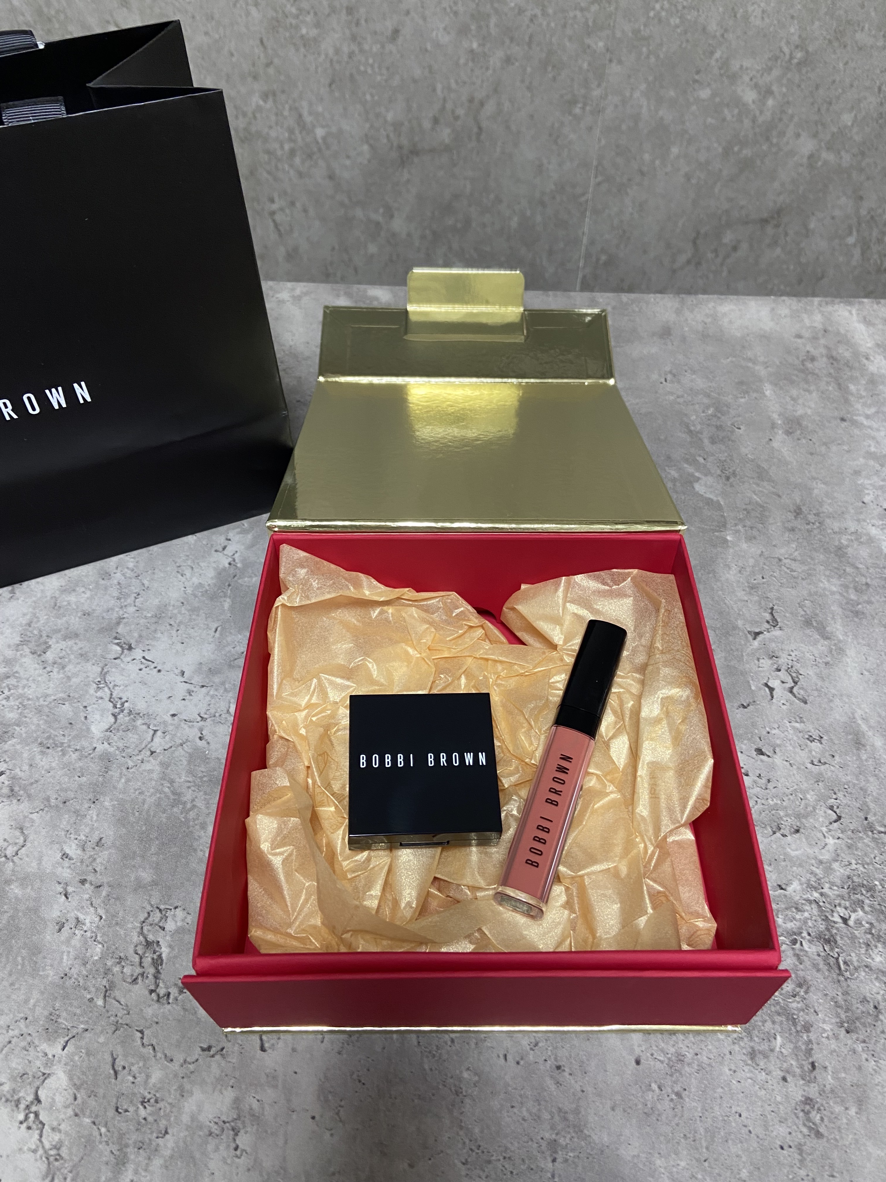 クラッシュドオイル インフューズド グロス/BOBBI BROWN/リップグロスを使ったクチコミ（1枚目）