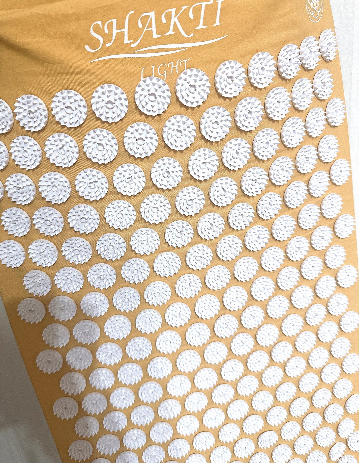 Tsukiko on LIPS 「【鍼マットレビュー】シャクティマットライト🧘♀️「最初は痛い..」(9枚目)