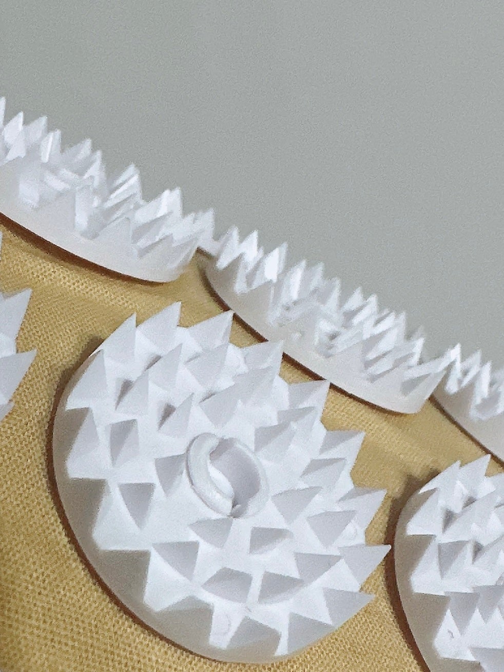 Tsukiko on LIPS 「【鍼マットレビュー】シャクティマットライト🧘♀️「最初は痛い..」(3枚目)