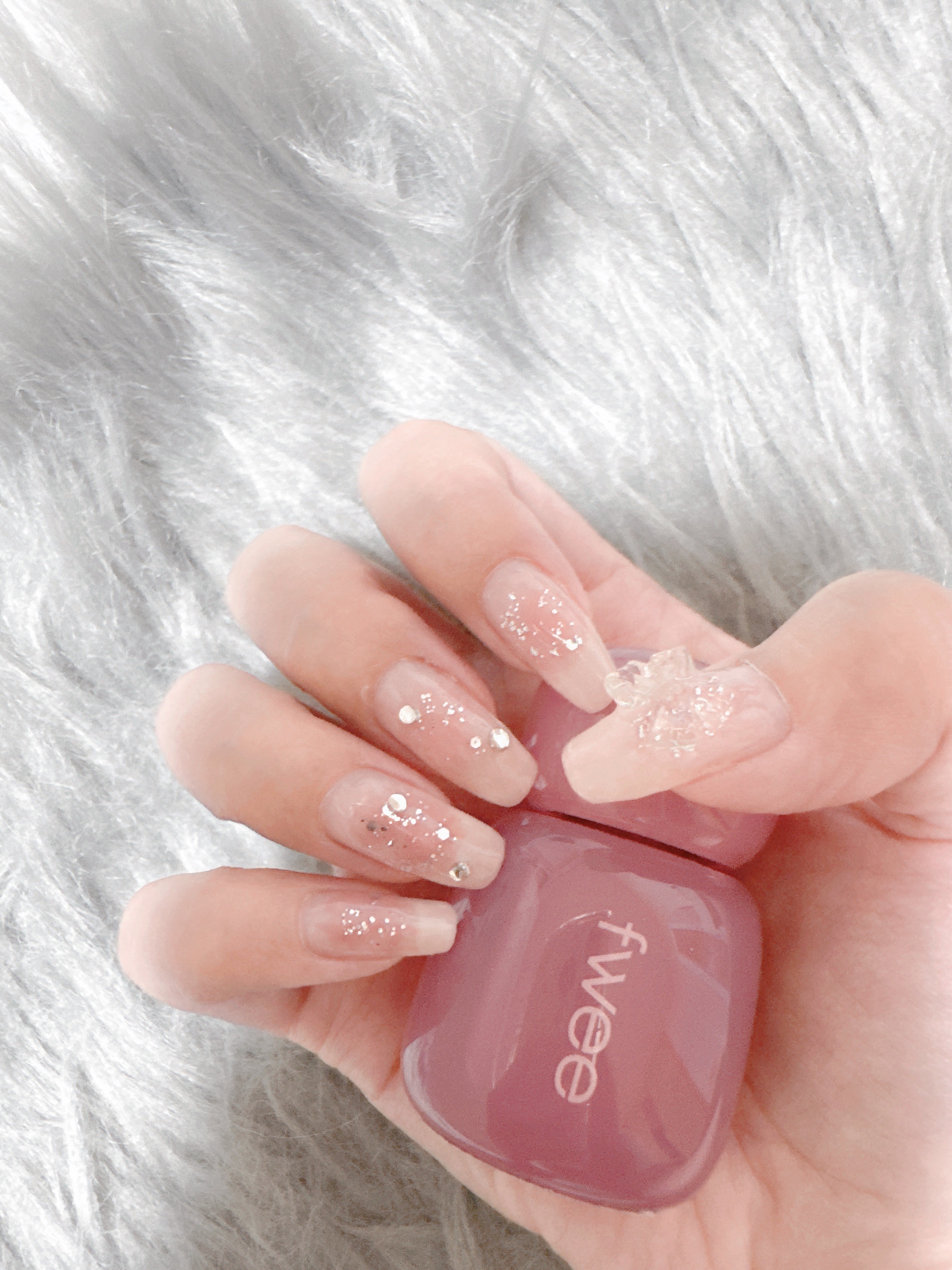 セルフネイル💅

チークネイル初めてやったのでパーツとラメで誤魔化してます🫢