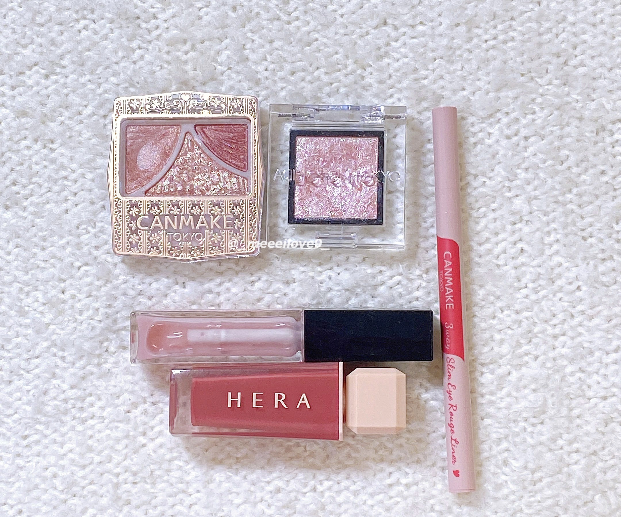 【今日のメイク】
簡単ദി- ̫ -)ピンクメイクをしました🩷✨

♡ キャンメイク　ジューシーピュアアイズ
12 チャイティローズ　◯イエベ春・ブルベ夏◯
左のピンクをベースに塗る

♡ アディクション　ザアイシャドウ
012SP タイ